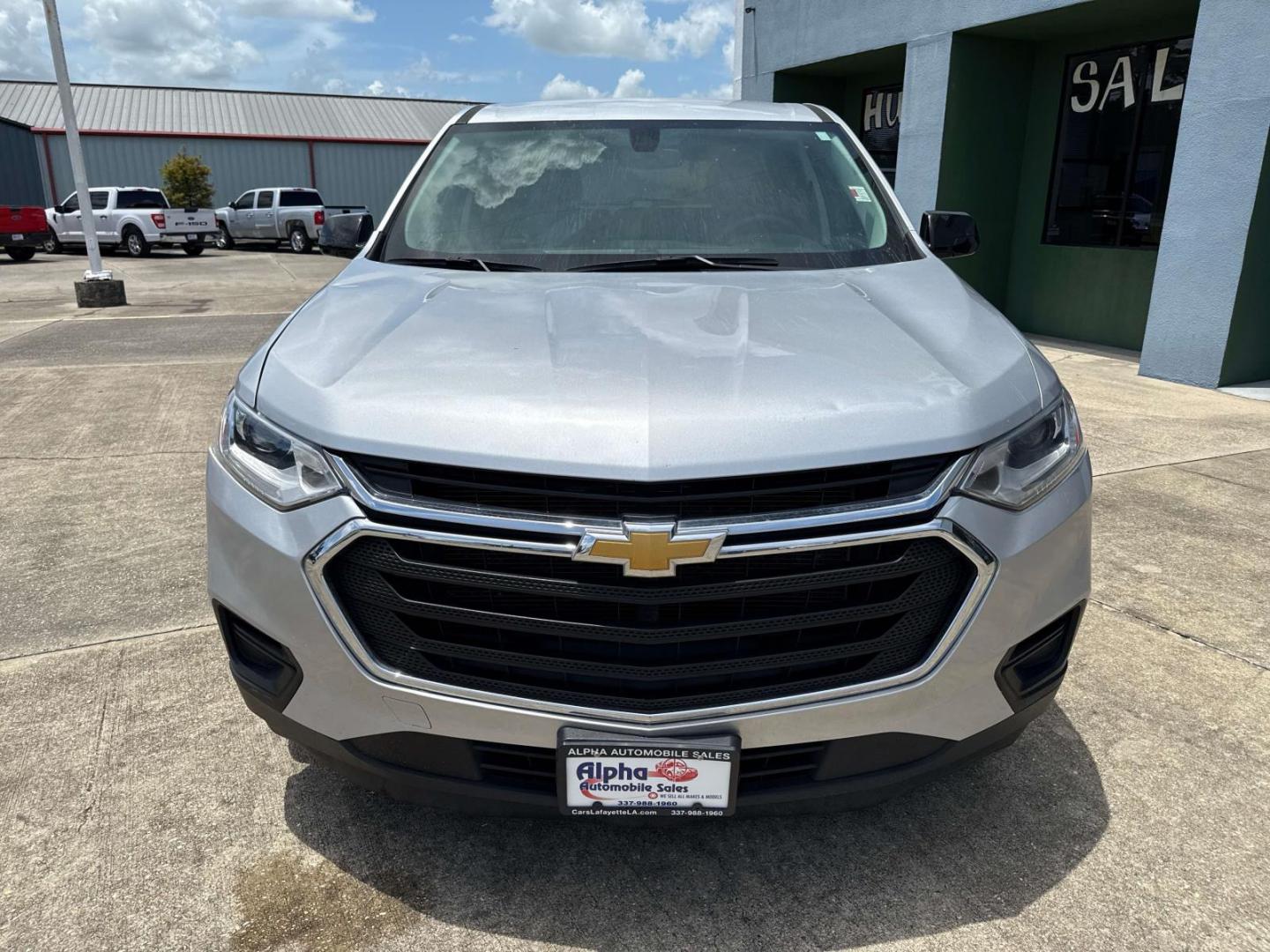 2020 Silver Ice Metallic /Jet Black Chevrolet Traverse FWD 4dr LS w/1LS (1GNERFKW4LJ) , Automatic transmission, located at 6904 Johnston St., Lafayette, LA, 70503, (337) 988-1960, 30.143589, -92.100601 - Photo#1