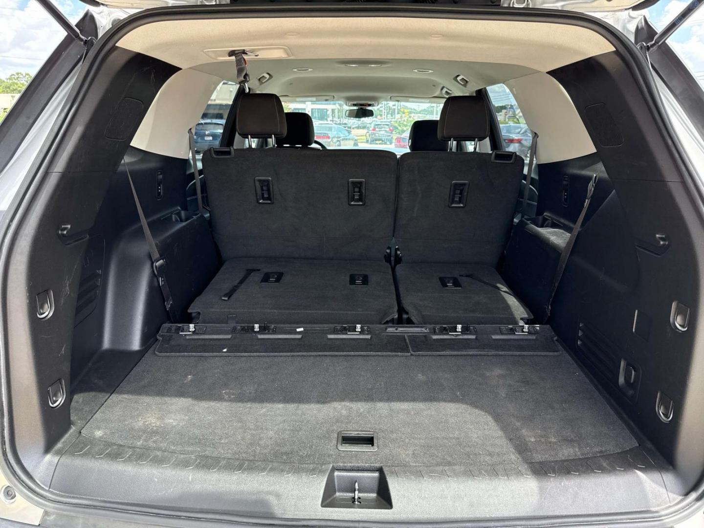 2020 Silver Ice Metallic /Jet Black Chevrolet Traverse FWD 4dr LS w/1LS (1GNERFKW4LJ) , Automatic transmission, located at 6904 Johnston St., Lafayette, LA, 70503, (337) 988-1960, 30.143589, -92.100601 - Photo#7