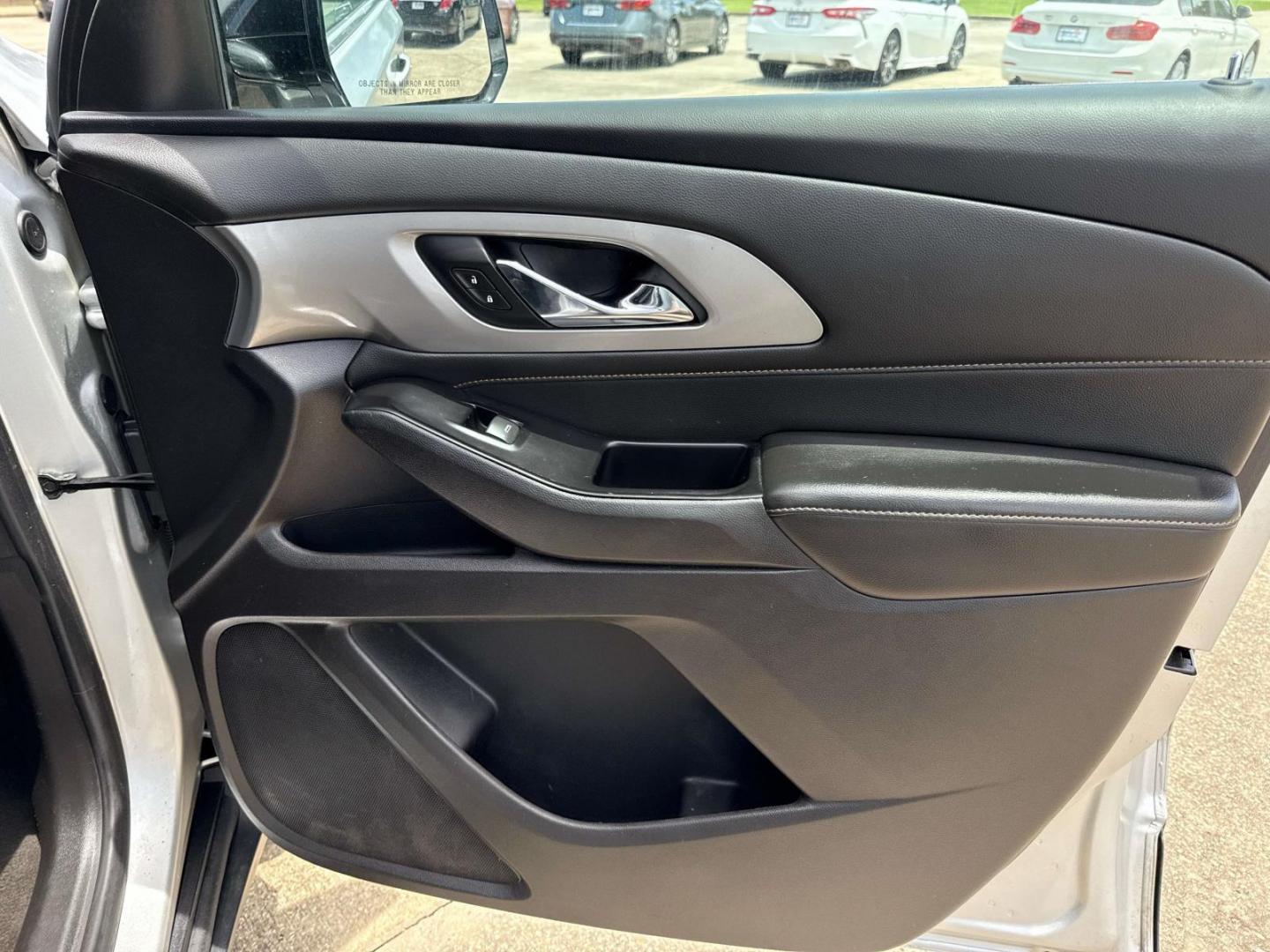 2020 Silver Ice Metallic /Jet Black Chevrolet Traverse FWD 4dr LS w/1LS (1GNERFKW4LJ) , Automatic transmission, located at 6904 Johnston St., Lafayette, LA, 70503, (337) 988-1960, 30.143589, -92.100601 - Photo#13