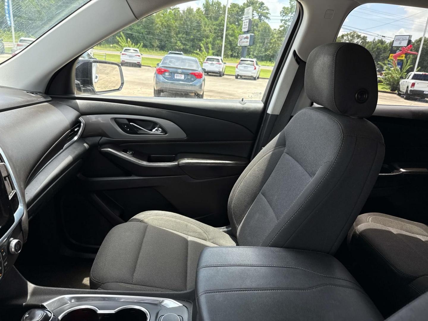 2020 Silver Ice Metallic /Jet Black Chevrolet Traverse FWD 4dr LS w/1LS (1GNERFKW4LJ) , Automatic transmission, located at 6904 Johnston St., Lafayette, LA, 70503, (337) 988-1960, 30.143589, -92.100601 - Photo#15