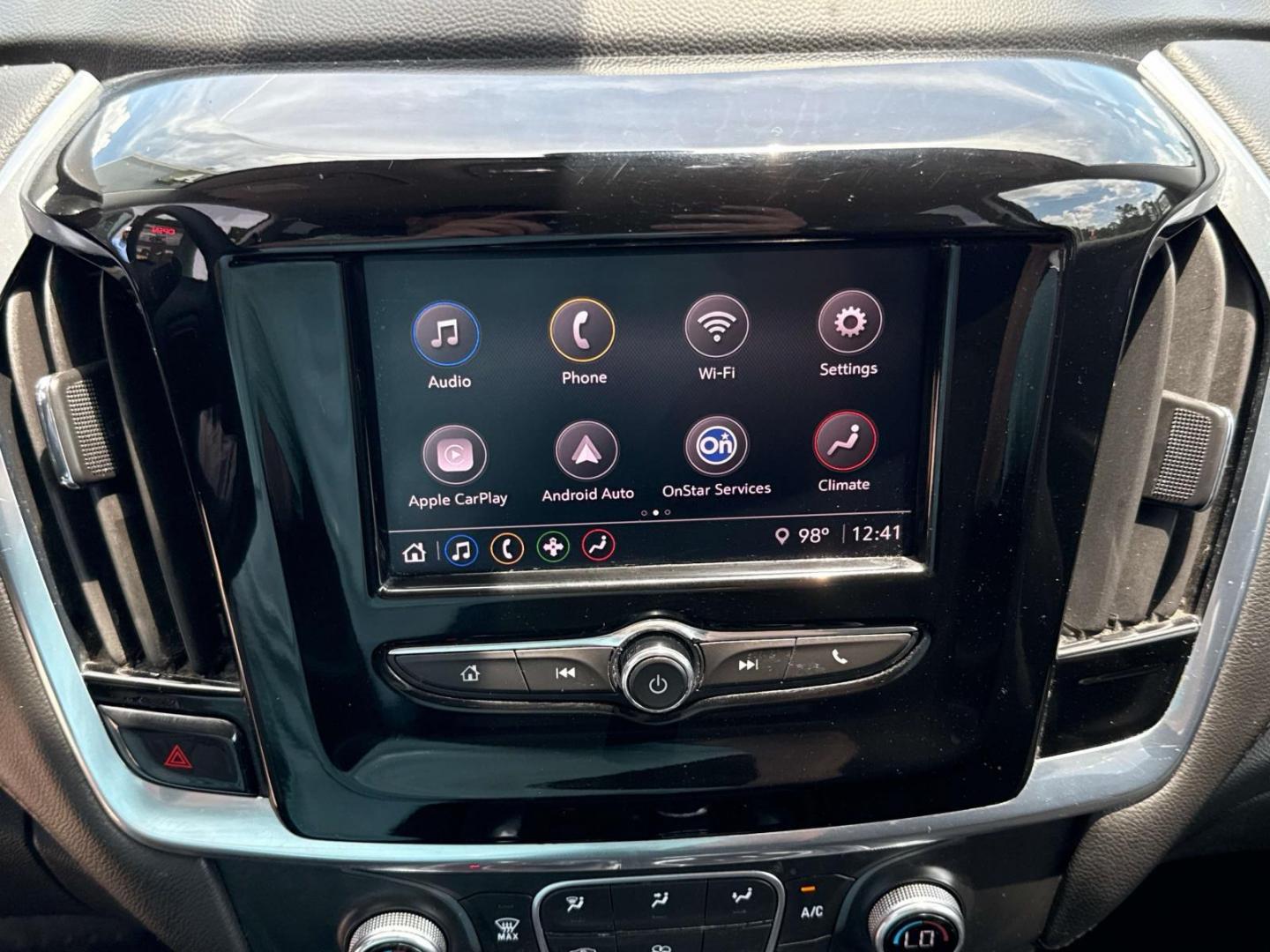 2020 Silver Ice Metallic /Jet Black Chevrolet Traverse FWD 4dr LS w/1LS (1GNERFKW4LJ) , Automatic transmission, located at 6904 Johnston St., Lafayette, LA, 70503, (337) 988-1960, 30.143589, -92.100601 - Photo#24