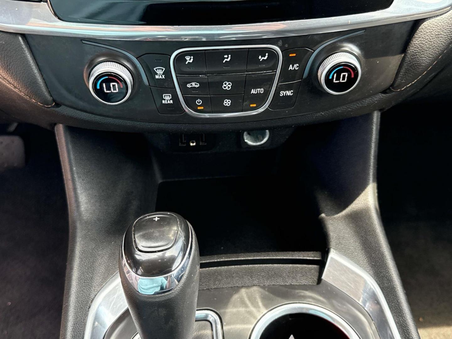 2020 Silver Ice Metallic /Jet Black Chevrolet Traverse FWD 4dr LS w/1LS (1GNERFKW4LJ) , Automatic transmission, located at 6904 Johnston St., Lafayette, LA, 70503, (337) 988-1960, 30.143589, -92.100601 - Photo#25