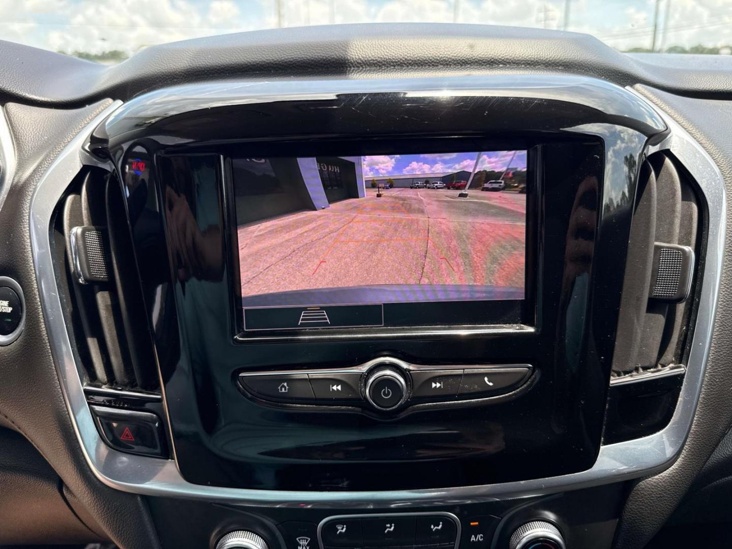 2020 Silver Ice Metallic /Jet Black Chevrolet Traverse FWD 4dr LS w/1LS (1GNERFKW4LJ) , Automatic transmission, located at 6904 Johnston St., Lafayette, LA, 70503, (337) 988-1960, 30.143589, -92.100601 - Photo#27
