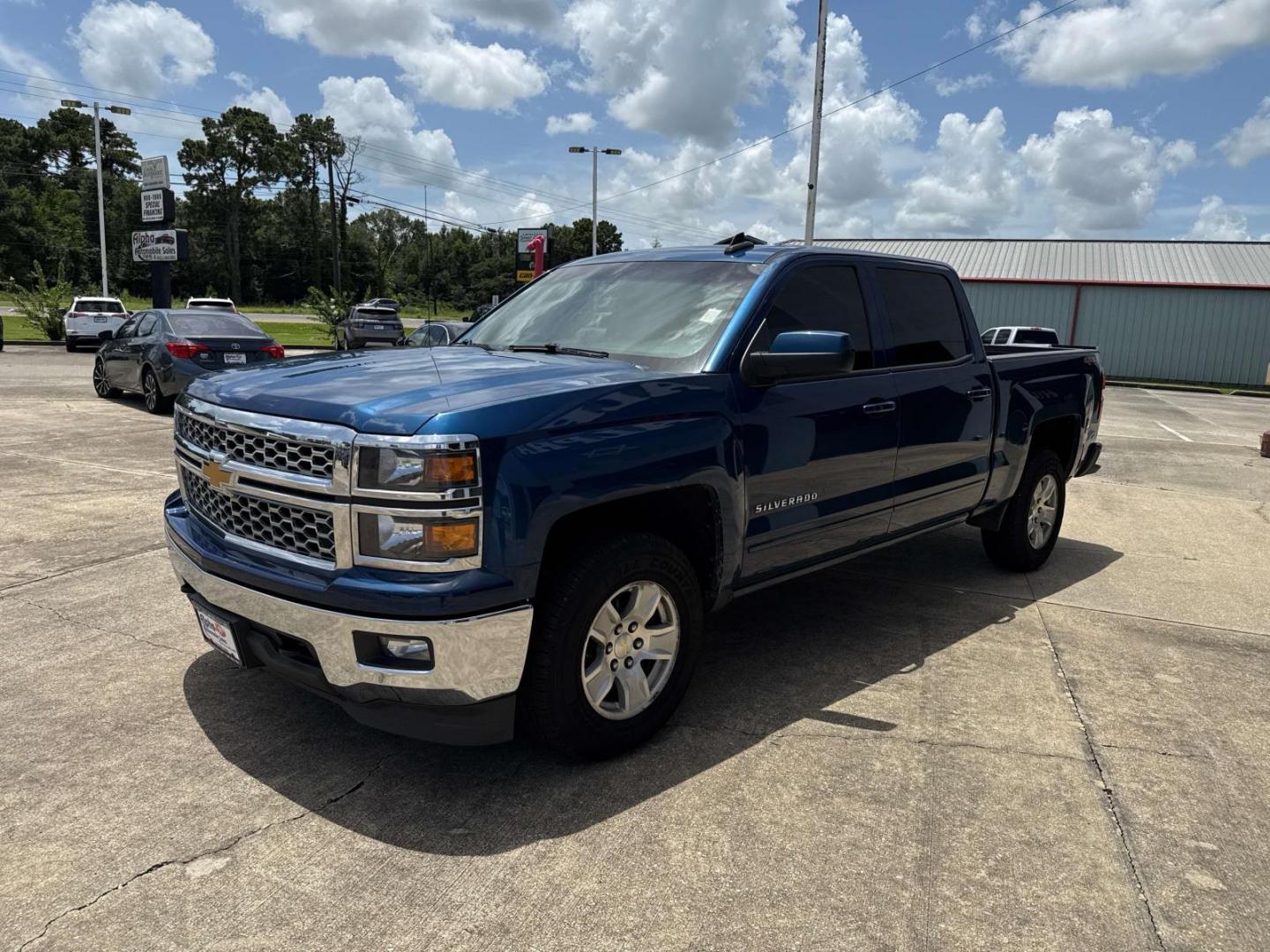 2015 Deep Ocean Blue Metallic /Jet Black Chevrolet Silverado 1500 4WD Crew Cab 143.5 LT w/1LT (3GCUKREC2FG) , Automatic transmission, located at 6904 Johnston St., Lafayette, LA, 70503, (337) 988-1960, 30.143589, -92.100601 - Photo#2