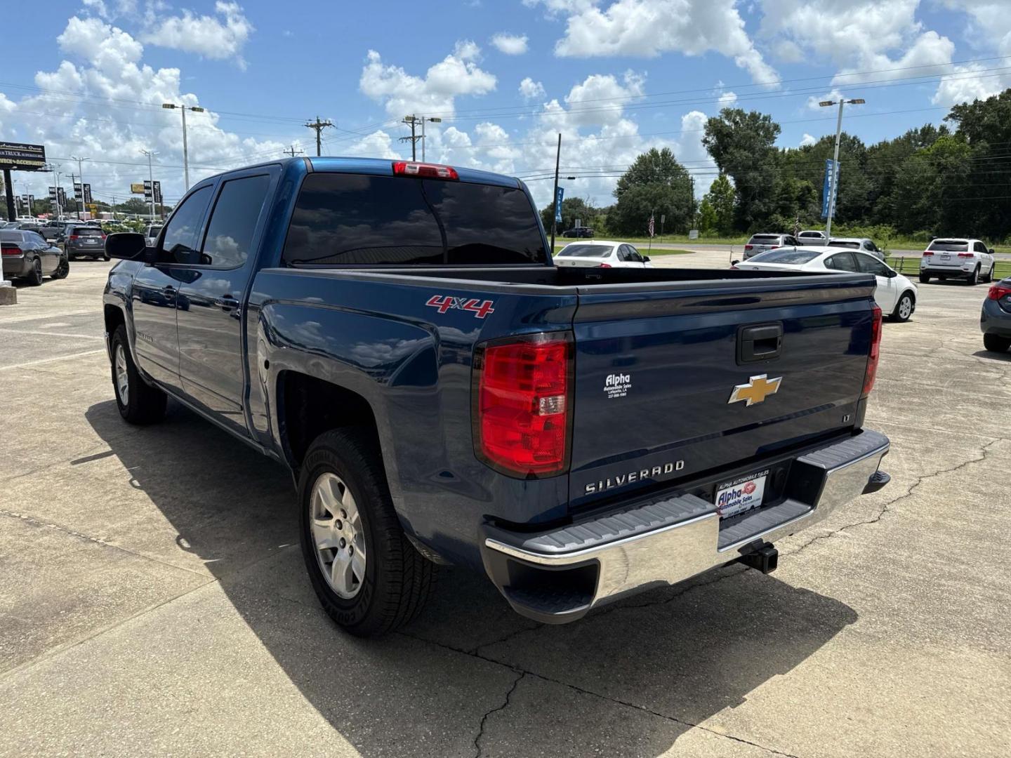 2015 Deep Ocean Blue Metallic /Jet Black Chevrolet Silverado 1500 4WD Crew Cab 143.5 LT w/1LT (3GCUKREC2FG) , Automatic transmission, located at 6904 Johnston St., Lafayette, LA, 70503, (337) 988-1960, 30.143589, -92.100601 - Photo#4