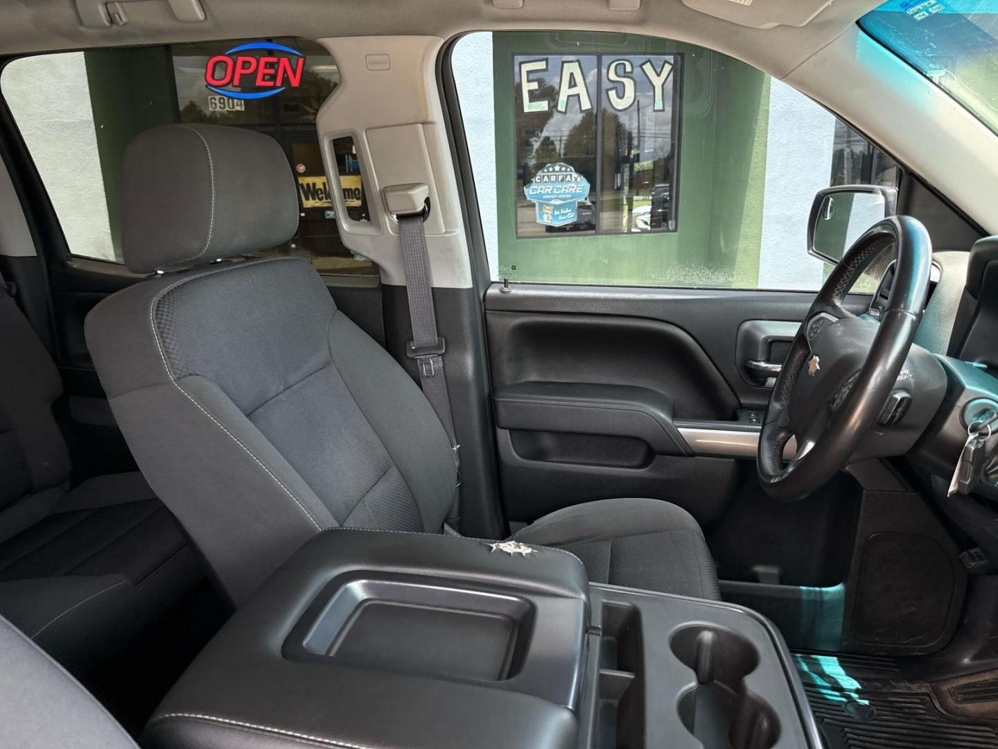 2015 Deep Ocean Blue Metallic /Jet Black Chevrolet Silverado 1500 4WD Crew Cab 143.5 LT w/1LT (3GCUKREC2FG) , Automatic transmission, located at 6904 Johnston St., Lafayette, LA, 70503, (337) 988-1960, 30.143589, -92.100601 - Photo#8