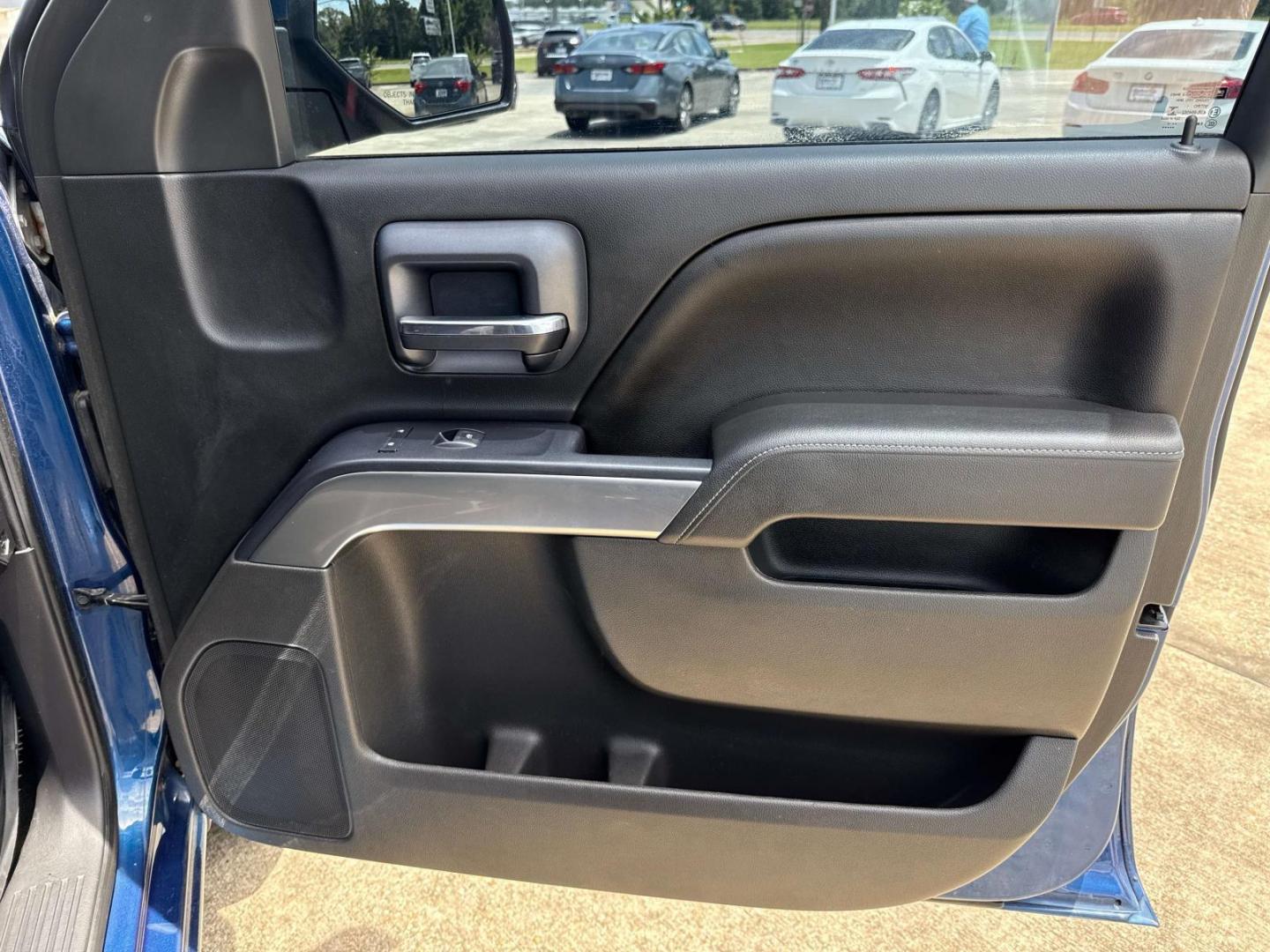 2015 Deep Ocean Blue Metallic /Jet Black Chevrolet Silverado 1500 4WD Crew Cab 143.5 LT w/1LT (3GCUKREC2FG) , Automatic transmission, located at 6904 Johnston St., Lafayette, LA, 70503, (337) 988-1960, 30.143589, -92.100601 - Photo#12