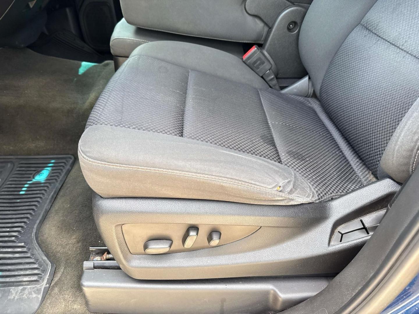 2015 Deep Ocean Blue Metallic /Jet Black Chevrolet Silverado 1500 4WD Crew Cab 143.5 LT w/1LT (3GCUKREC2FG) , Automatic transmission, located at 6904 Johnston St., Lafayette, LA, 70503, (337) 988-1960, 30.143589, -92.100601 - Photo#16