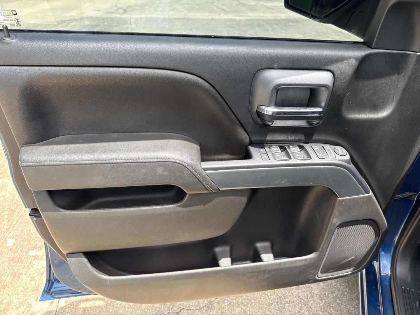 2015 Deep Ocean Blue Metallic /Jet Black Chevrolet Silverado 1500 4WD Crew Cab 143.5 LT w/1LT (3GCUKREC2FG) , Automatic transmission, located at 6904 Johnston St., Lafayette, LA, 70503, (337) 988-1960, 30.143589, -92.100601 - Photo#17
