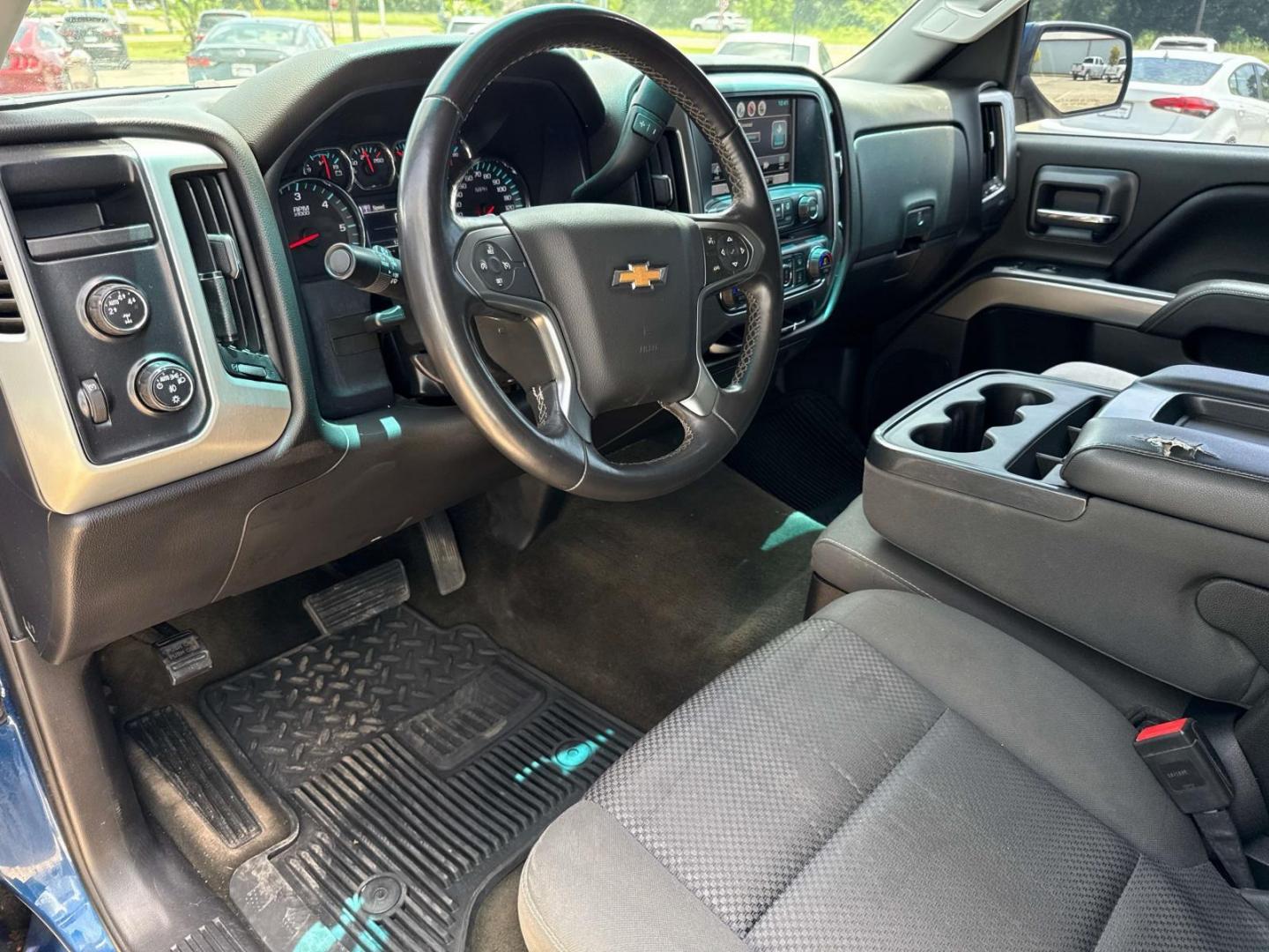2015 Deep Ocean Blue Metallic /Jet Black Chevrolet Silverado 1500 4WD Crew Cab 143.5 LT w/1LT (3GCUKREC2FG) , Automatic transmission, located at 6904 Johnston St., Lafayette, LA, 70503, (337) 988-1960, 30.143589, -92.100601 - Photo#18