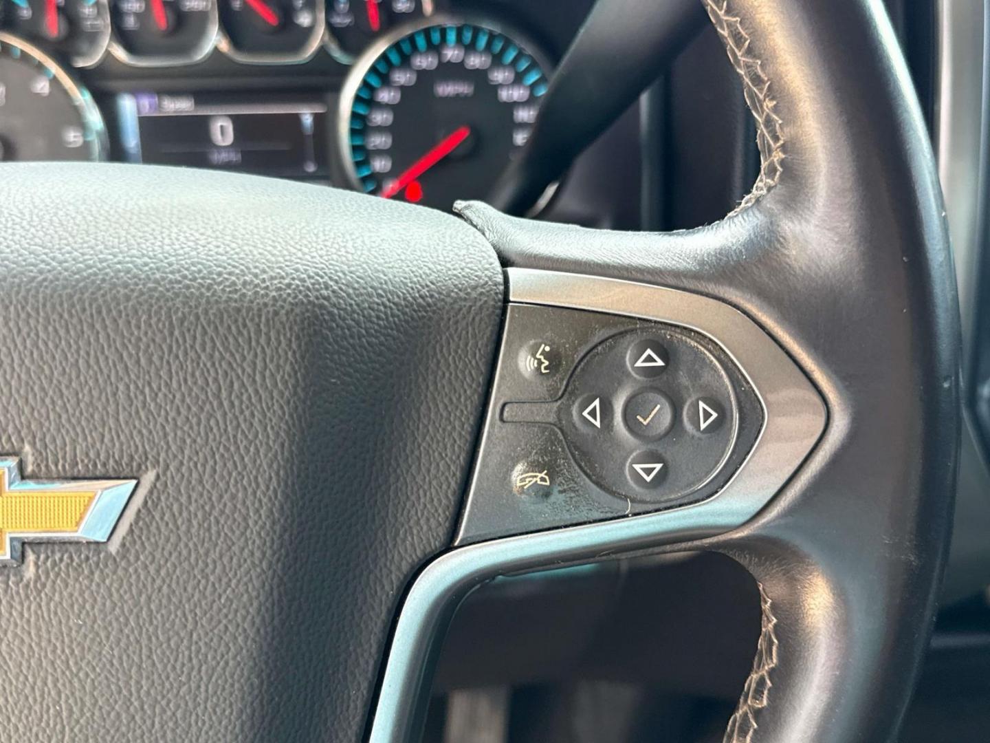 2015 Deep Ocean Blue Metallic /Jet Black Chevrolet Silverado 1500 4WD Crew Cab 143.5 LT w/1LT (3GCUKREC2FG) , Automatic transmission, located at 6904 Johnston St., Lafayette, LA, 70503, (337) 988-1960, 30.143589, -92.100601 - Photo#22