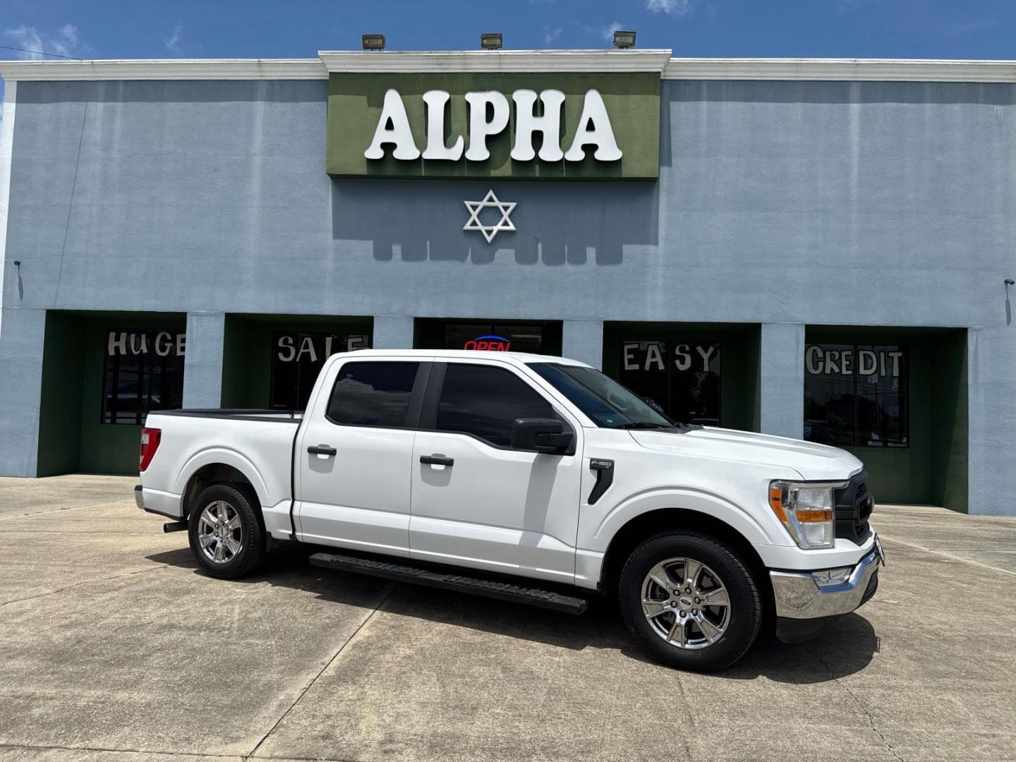 2021 Oxford White /Black/Medium Dark Slate Ford F-150 LARIAT 2WD SuperCrew 5.5' Box (1FTEW1C5XMF) , Automatic transmission, located at 6904 Johnston St., Lafayette, LA, 70503, (337) 988-1960, 30.143589, -92.100601 - Photo#0