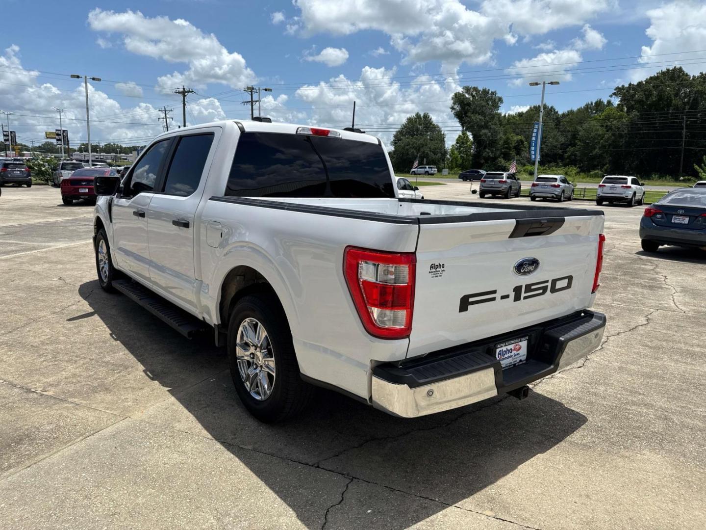 2021 Oxford White /Black/Medium Dark Slate Ford F-150 LARIAT 2WD SuperCrew 5.5' Box (1FTEW1C5XMF) , Automatic transmission, located at 6904 Johnston St., Lafayette, LA, 70503, (337) 988-1960, 30.143589, -92.100601 - Photo#4