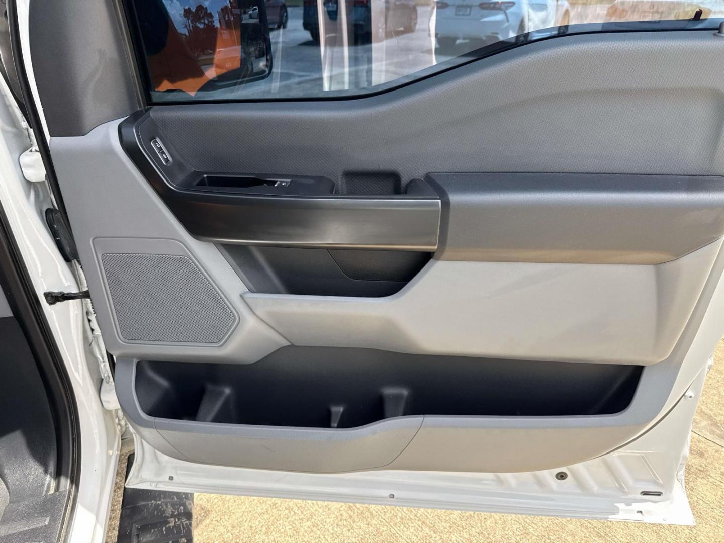 2021 Oxford White /Black/Medium Dark Slate Ford F-150 LARIAT 2WD SuperCrew 5.5' Box (1FTEW1C5XMF) , Automatic transmission, located at 6904 Johnston St., Lafayette, LA, 70503, (337) 988-1960, 30.143589, -92.100601 - Photo#12