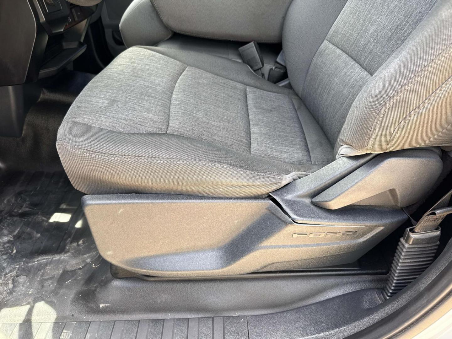 2021 Oxford White /Black/Medium Dark Slate Ford F-150 LARIAT 2WD SuperCrew 5.5' Box (1FTEW1C5XMF) , Automatic transmission, located at 6904 Johnston St., Lafayette, LA, 70503, (337) 988-1960, 30.143589, -92.100601 - Photo#16
