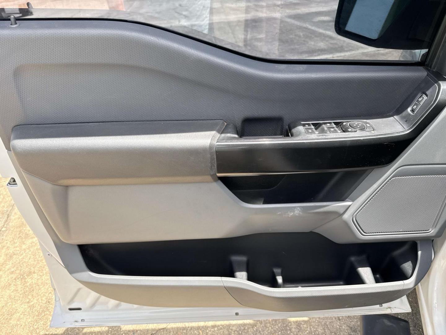 2021 Oxford White /Black/Medium Dark Slate Ford F-150 LARIAT 2WD SuperCrew 5.5' Box (1FTEW1C5XMF) , Automatic transmission, located at 6904 Johnston St., Lafayette, LA, 70503, (337) 988-1960, 30.143589, -92.100601 - Photo#17