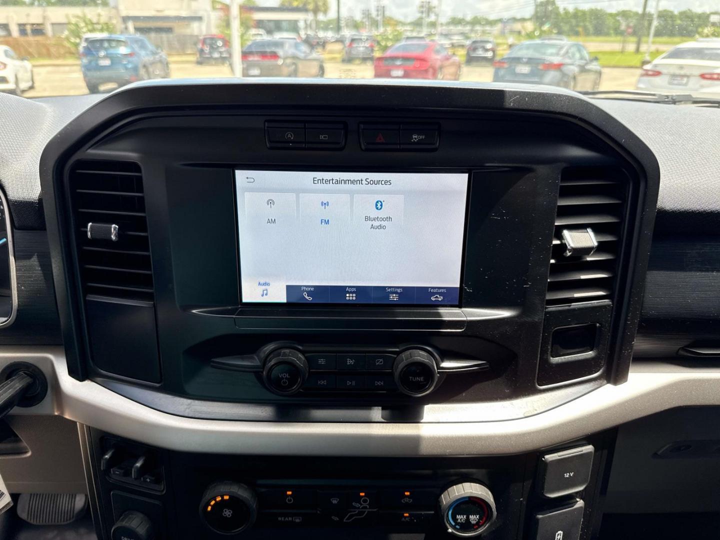 2021 Oxford White /Black/Medium Dark Slate Ford F-150 LARIAT 2WD SuperCrew 5.5' Box (1FTEW1C5XMF) , Automatic transmission, located at 6904 Johnston St., Lafayette, LA, 70503, (337) 988-1960, 30.143589, -92.100601 - Photo#24
