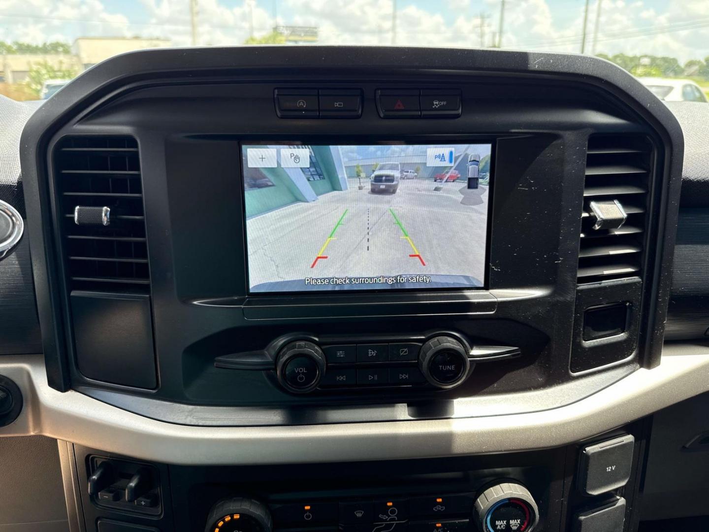 2021 Oxford White /Black/Medium Dark Slate Ford F-150 LARIAT 2WD SuperCrew 5.5' Box (1FTEW1C5XMF) , Automatic transmission, located at 6904 Johnston St., Lafayette, LA, 70503, (337) 988-1960, 30.143589, -92.100601 - Photo#26