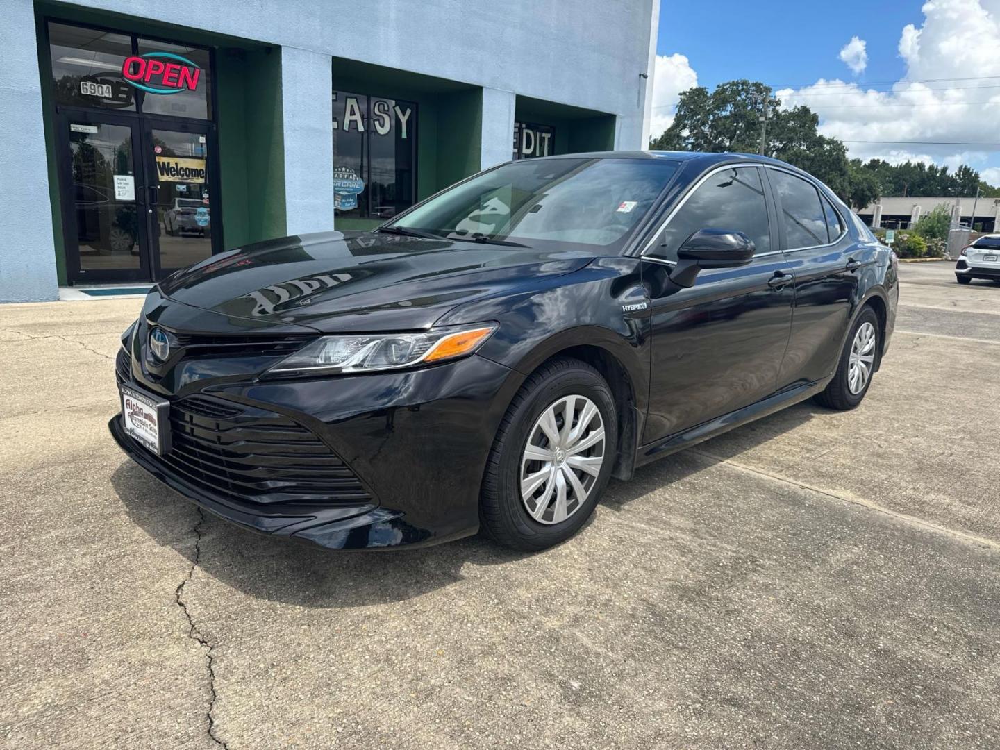 2020 Midnight Black Metallic /Black Toyota Camry Hybrid LE CVT (Natl) (4T1C31AK8LU) , Automatic transmission, located at 6904 Johnston St., Lafayette, LA, 70503, (337) 988-1960, 30.143589, -92.100601 - Photo#2