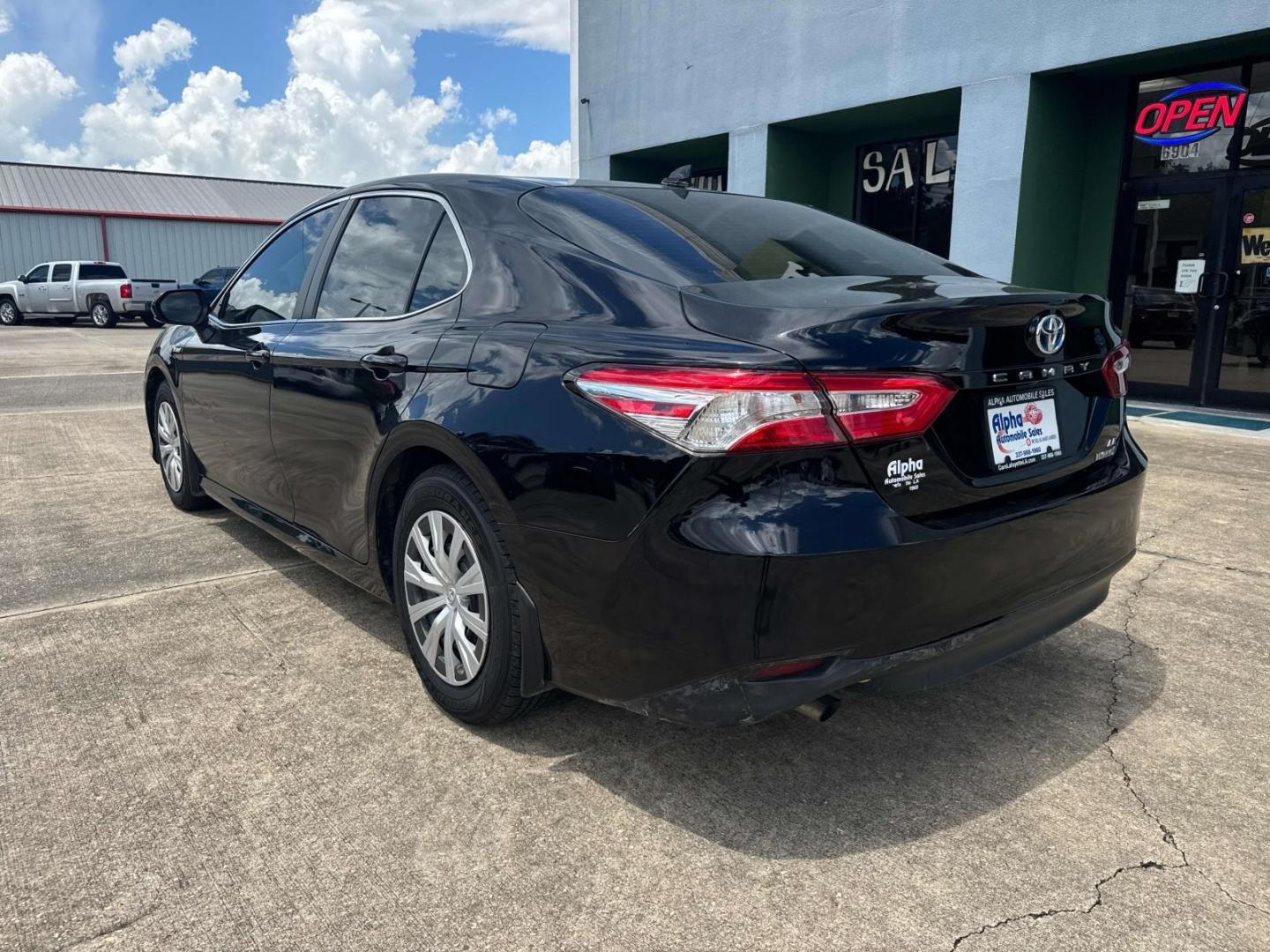 2020 Midnight Black Metallic /Black Toyota Camry Hybrid LE CVT (Natl) (4T1C31AK8LU) , Automatic transmission, located at 6904 Johnston St., Lafayette, LA, 70503, (337) 988-1960, 30.143589, -92.100601 - Photo#10