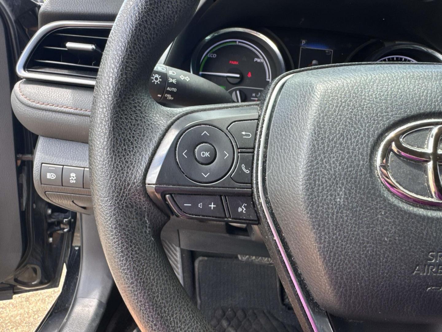 2020 Midnight Black Metallic /Black Toyota Camry Hybrid LE CVT (Natl) (4T1C31AK8LU) , Automatic transmission, located at 6904 Johnston St., Lafayette, LA, 70503, (337) 988-1960, 30.143589, -92.100601 - Photo#26