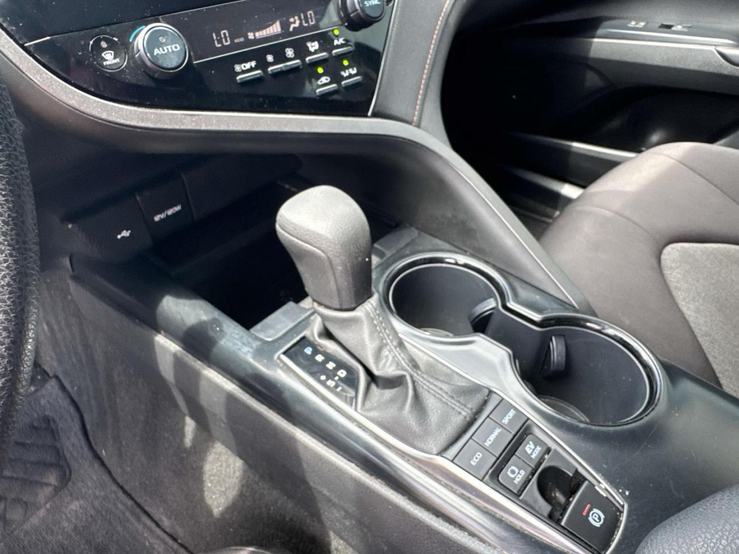 2020 Midnight Black Metallic /Black Toyota Camry Hybrid LE CVT (Natl) (4T1C31AK8LU) , Automatic transmission, located at 6904 Johnston St., Lafayette, LA, 70503, (337) 988-1960, 30.143589, -92.100601 - Photo#30