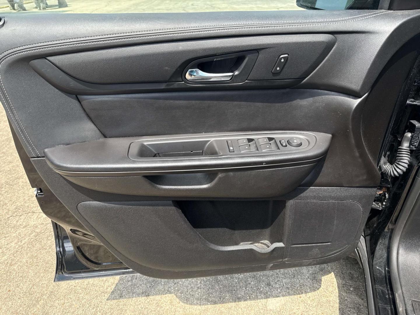 2017 Mosaic Black Metallic /Ebony Chevrolet Traverse AWD 4dr LT w/1LT (1GNKVGKD3HJ) , Automatic transmission, located at 6904 Johnston St., Lafayette, LA, 70503, (337) 988-1960, 30.143589, -92.100601 - Photo#16