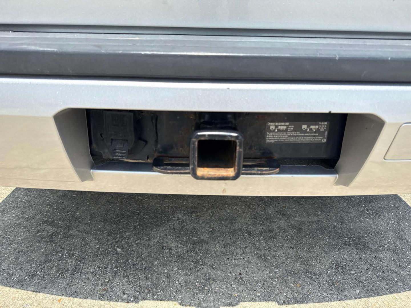 2015 Silver Ice Metallic /Jet Black Chevrolet Suburban 4WD 4dr LS (1GNSKHKC6FR) , Automatic transmission, located at 6904 Johnston St., Lafayette, LA, 70503, (337) 988-1960, 30.143589, -92.100601 - Photo#7