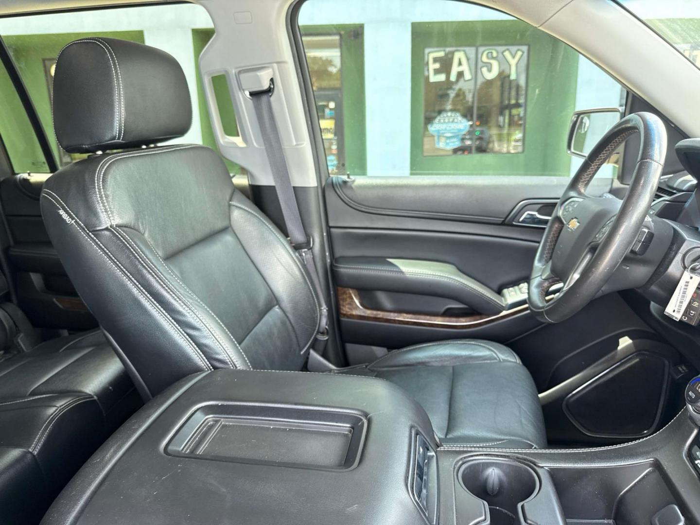2015 Silver Ice Metallic /Jet Black Chevrolet Suburban 4WD 4dr LS (1GNSKHKC6FR) , Automatic transmission, located at 6904 Johnston St., Lafayette, LA, 70503, (337) 988-1960, 30.143589, -92.100601 - Photo#9