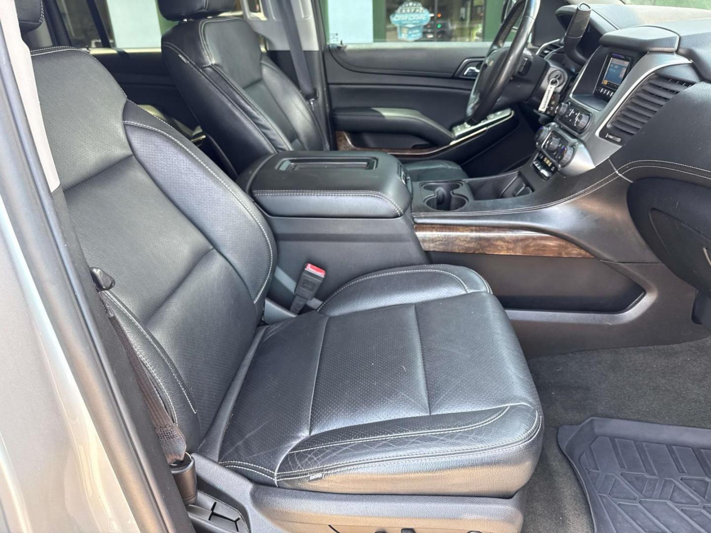 2015 Silver Ice Metallic /Jet Black Chevrolet Suburban 4WD 4dr LS (1GNSKHKC6FR) , Automatic transmission, located at 6904 Johnston St., Lafayette, LA, 70503, (337) 988-1960, 30.143589, -92.100601 - Photo#10