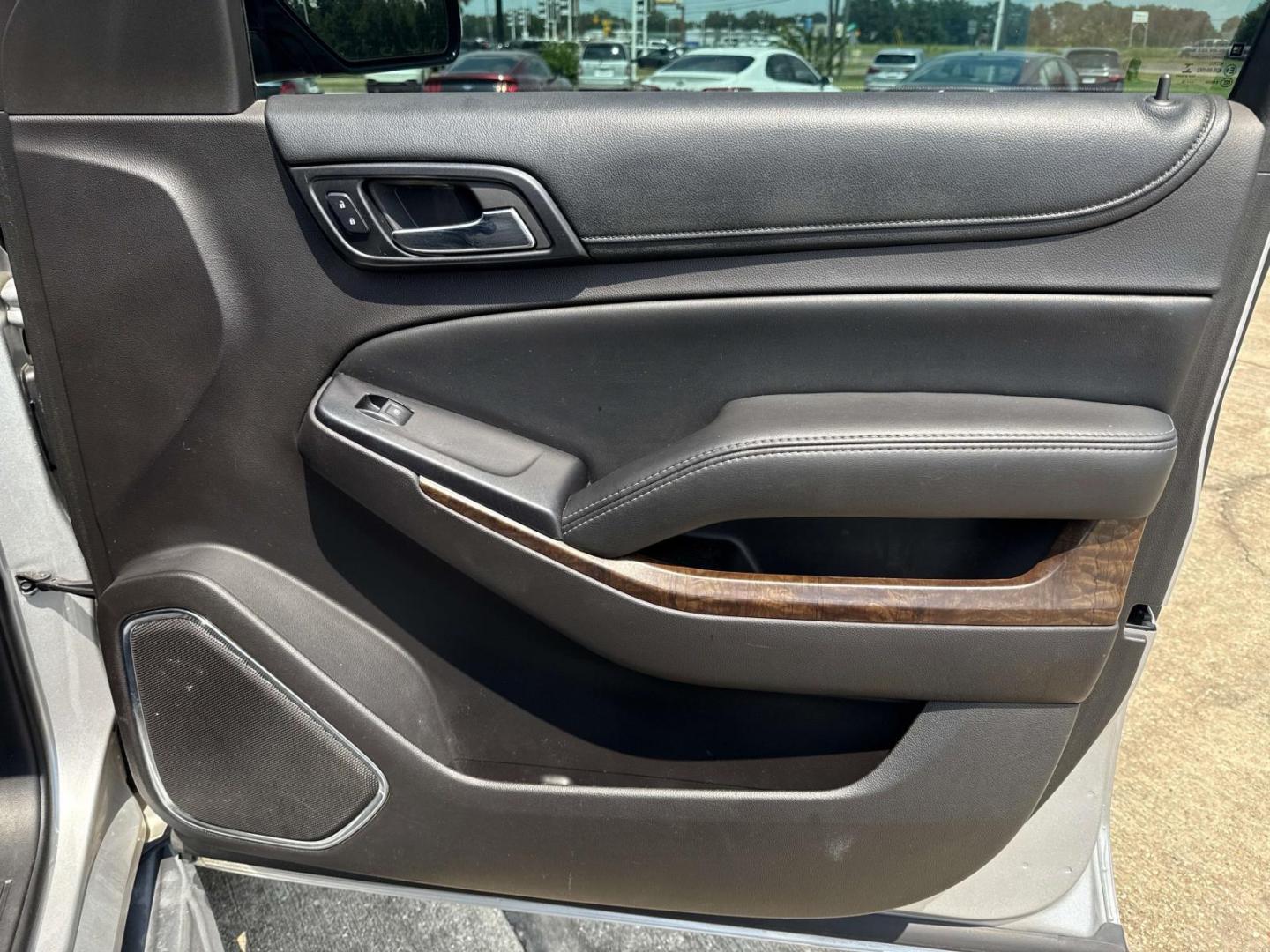 2015 Silver Ice Metallic /Jet Black Chevrolet Suburban 4WD 4dr LS (1GNSKHKC6FR) , Automatic transmission, located at 6904 Johnston St., Lafayette, LA, 70503, (337) 988-1960, 30.143589, -92.100601 - Photo#13
