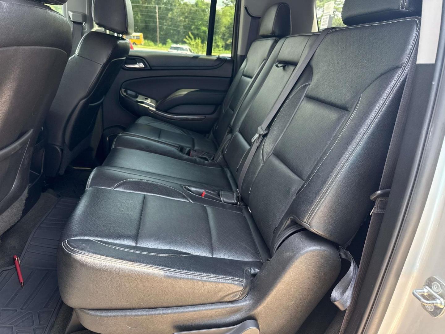 2015 Silver Ice Metallic /Jet Black Chevrolet Suburban 4WD 4dr LS (1GNSKHKC6FR) , Automatic transmission, located at 6904 Johnston St., Lafayette, LA, 70503, (337) 988-1960, 30.143589, -92.100601 - Photo#14