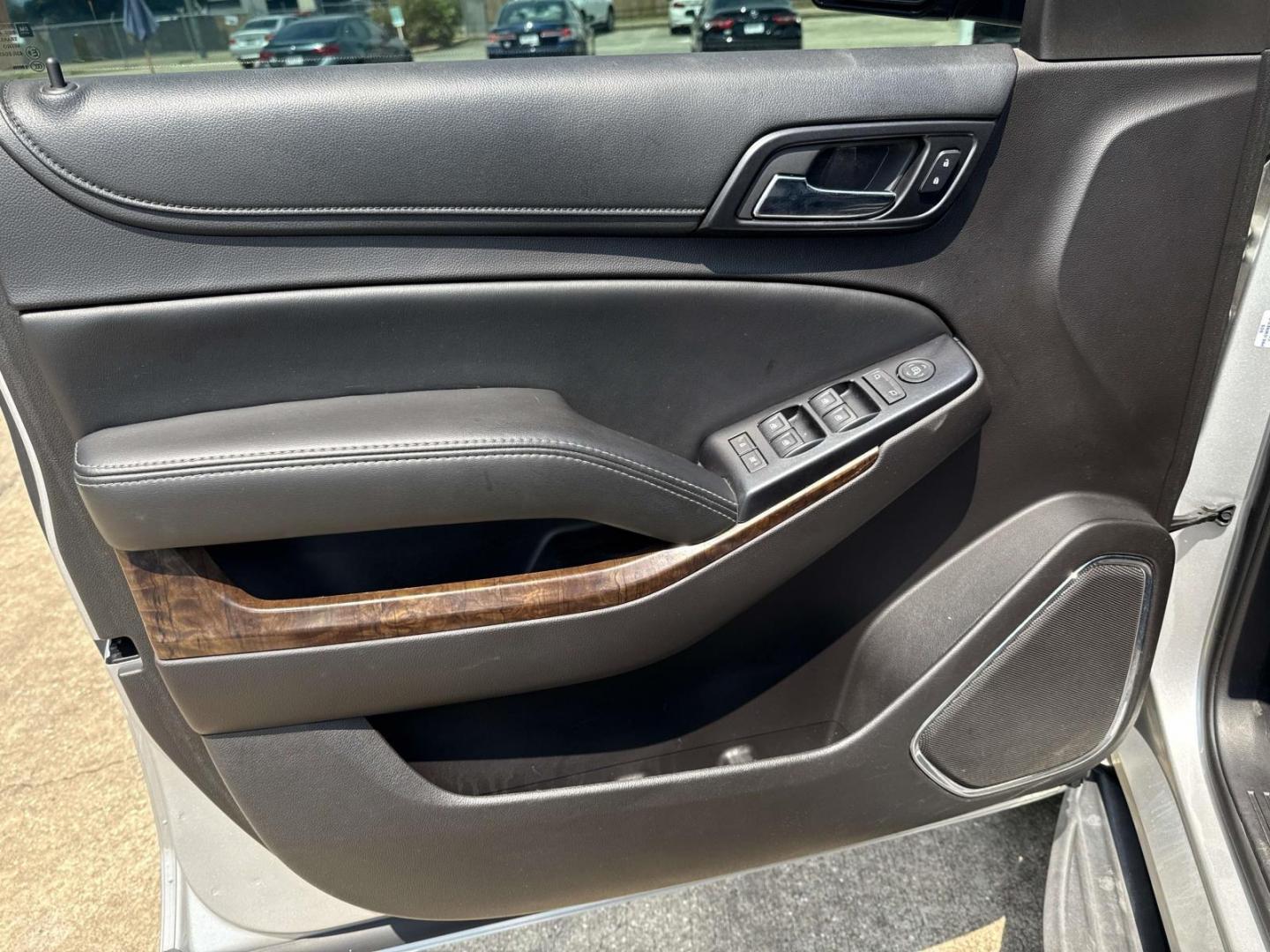 2015 Silver Ice Metallic /Jet Black Chevrolet Suburban 4WD 4dr LS (1GNSKHKC6FR) , Automatic transmission, located at 6904 Johnston St., Lafayette, LA, 70503, (337) 988-1960, 30.143589, -92.100601 - Photo#18