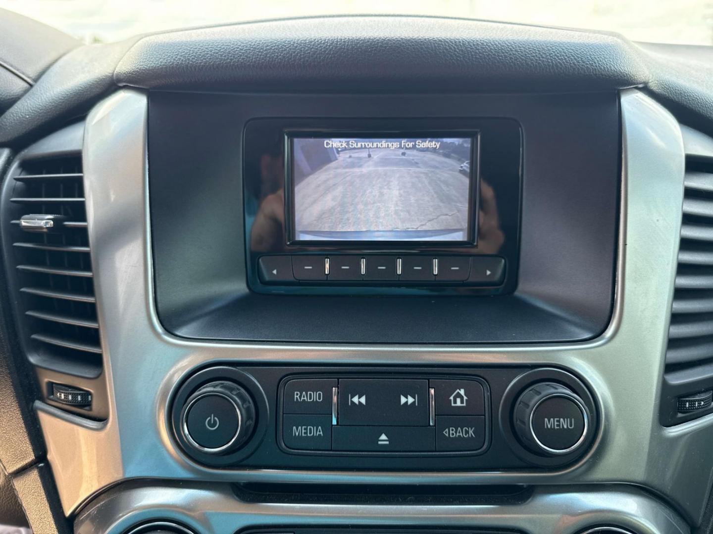 2015 Silver Ice Metallic /Jet Black Chevrolet Suburban 4WD 4dr LS (1GNSKHKC6FR) , Automatic transmission, located at 6904 Johnston St., Lafayette, LA, 70503, (337) 988-1960, 30.143589, -92.100601 - Photo#27