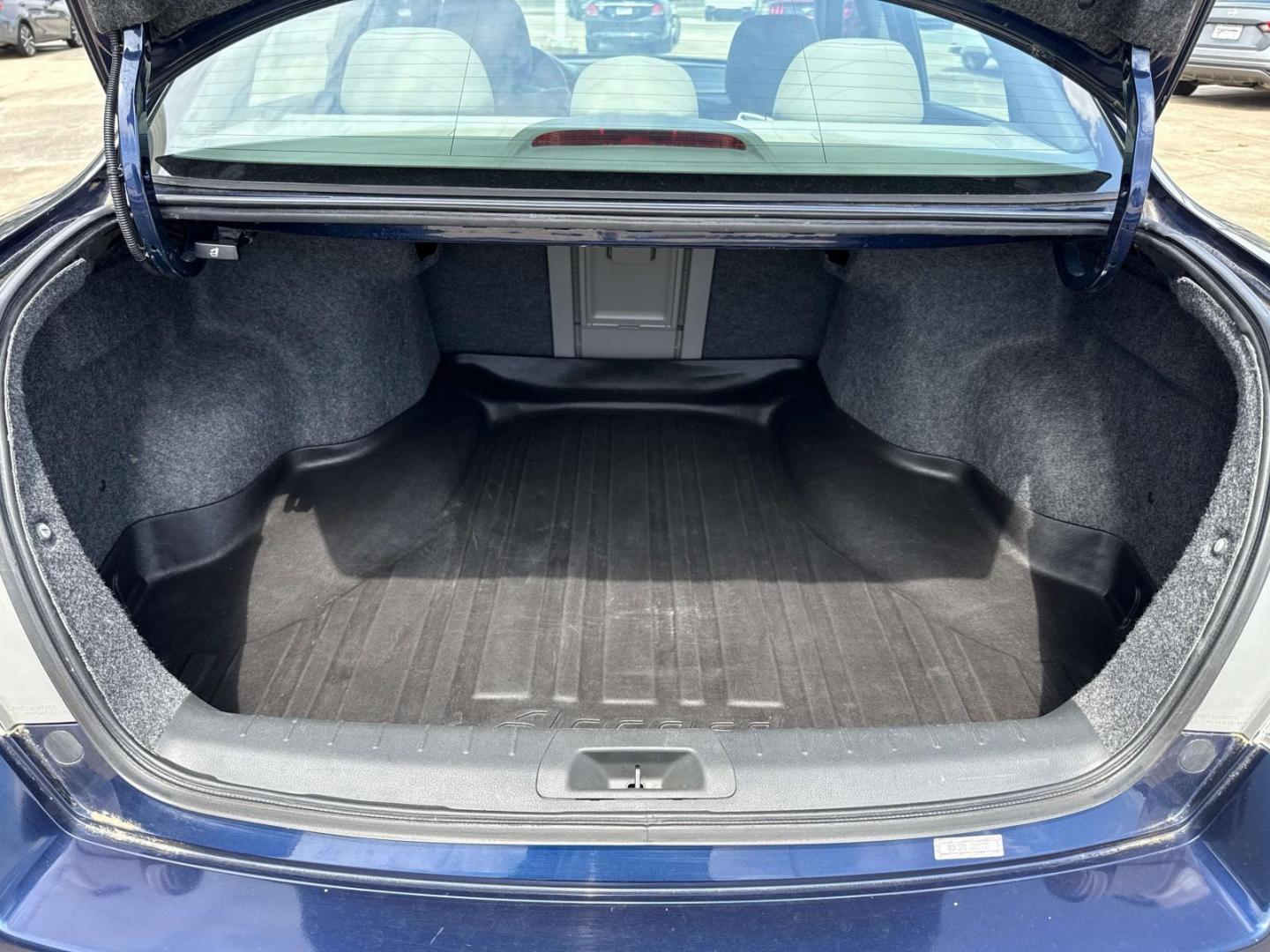 2012 Celestial Blue Metallic /Gray Honda Accord Sdn 4dr V6 Auto EX-L (1HGCP3F82CA) , Automatic transmission, located at 6904 Johnston St., Lafayette, LA, 70503, (337) 988-1960, 30.143589, -92.100601 - Photo#7