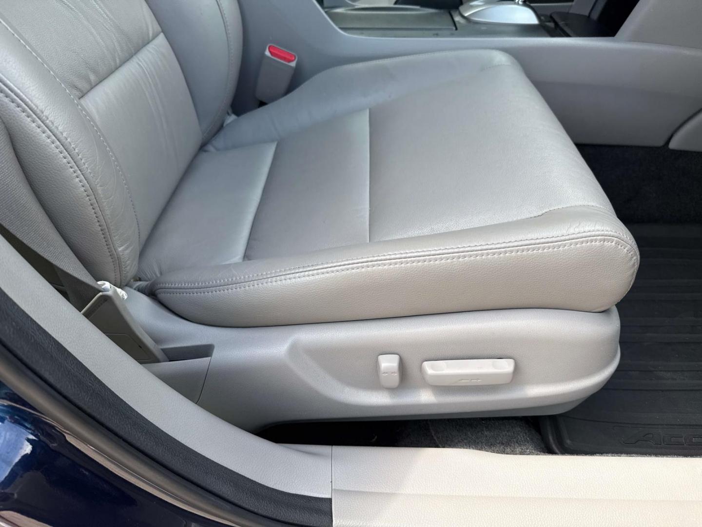 2012 Celestial Blue Metallic /Gray Honda Accord Sdn 4dr V6 Auto EX-L (1HGCP3F82CA) , Automatic transmission, located at 6904 Johnston St., Lafayette, LA, 70503, (337) 988-1960, 30.143589, -92.100601 - Photo#10