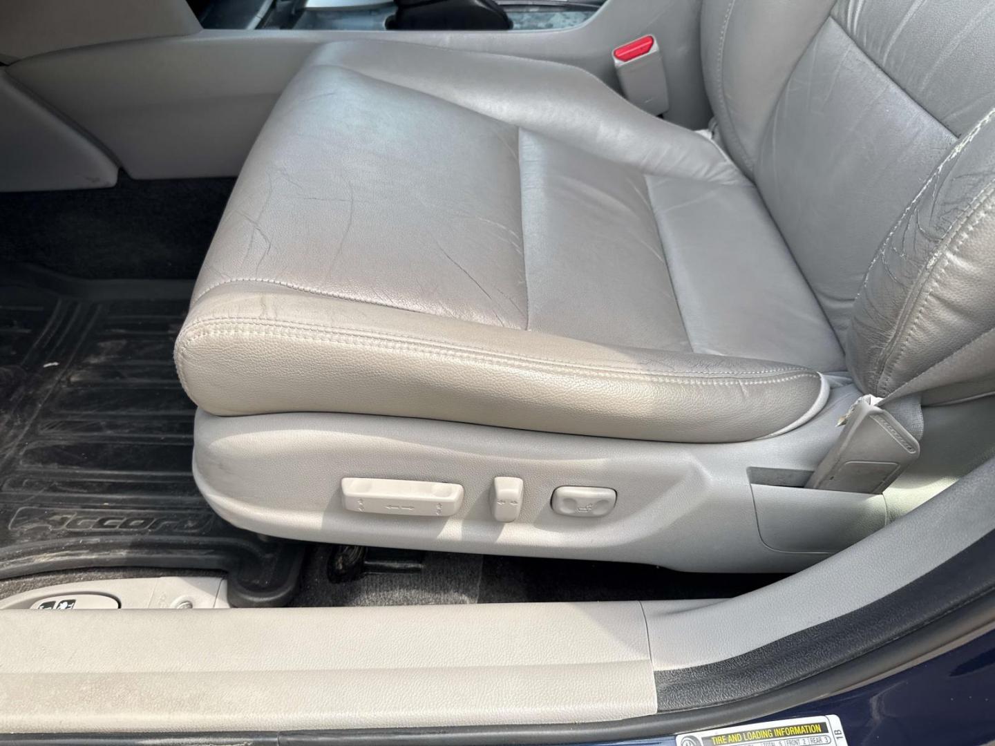 2012 Celestial Blue Metallic /Gray Honda Accord Sdn 4dr V6 Auto EX-L (1HGCP3F82CA) , Automatic transmission, located at 6904 Johnston St., Lafayette, LA, 70503, (337) 988-1960, 30.143589, -92.100601 - Photo#16