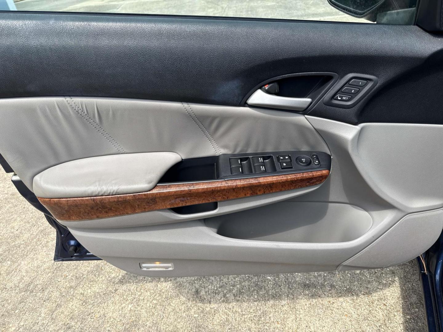 2012 Celestial Blue Metallic /Gray Honda Accord Sdn 4dr V6 Auto EX-L (1HGCP3F82CA) , Automatic transmission, located at 6904 Johnston St., Lafayette, LA, 70503, (337) 988-1960, 30.143589, -92.100601 - Photo#17