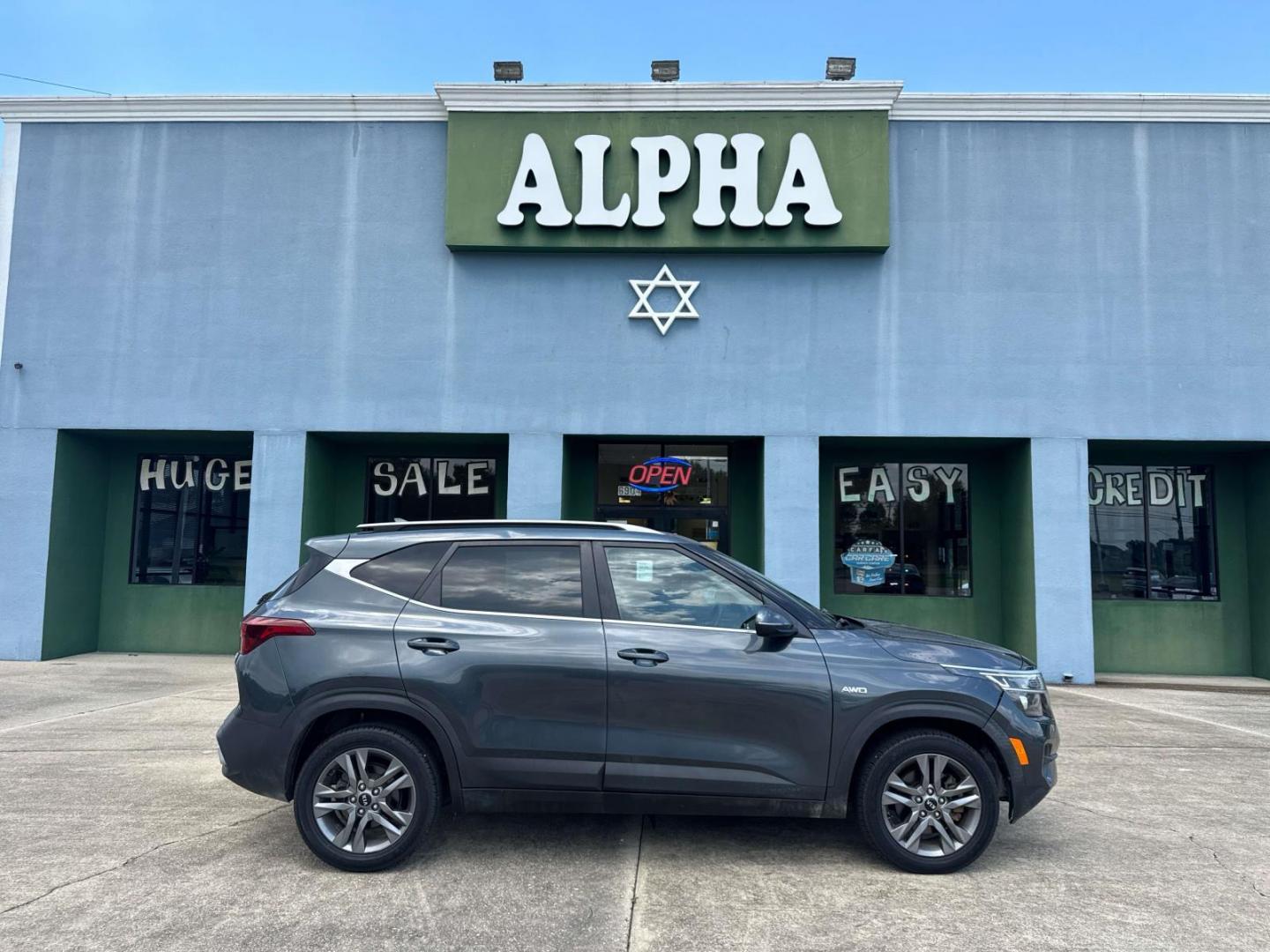 2021 Dark Ocean Blue/White Roof /Black Kia Seltos S IVT AWD (KNDEUCAA8M7) , Automatic transmission, located at 6904 Johnston St., Lafayette, LA, 70503, (337) 988-1960, 30.143589, -92.100601 - Photo#0