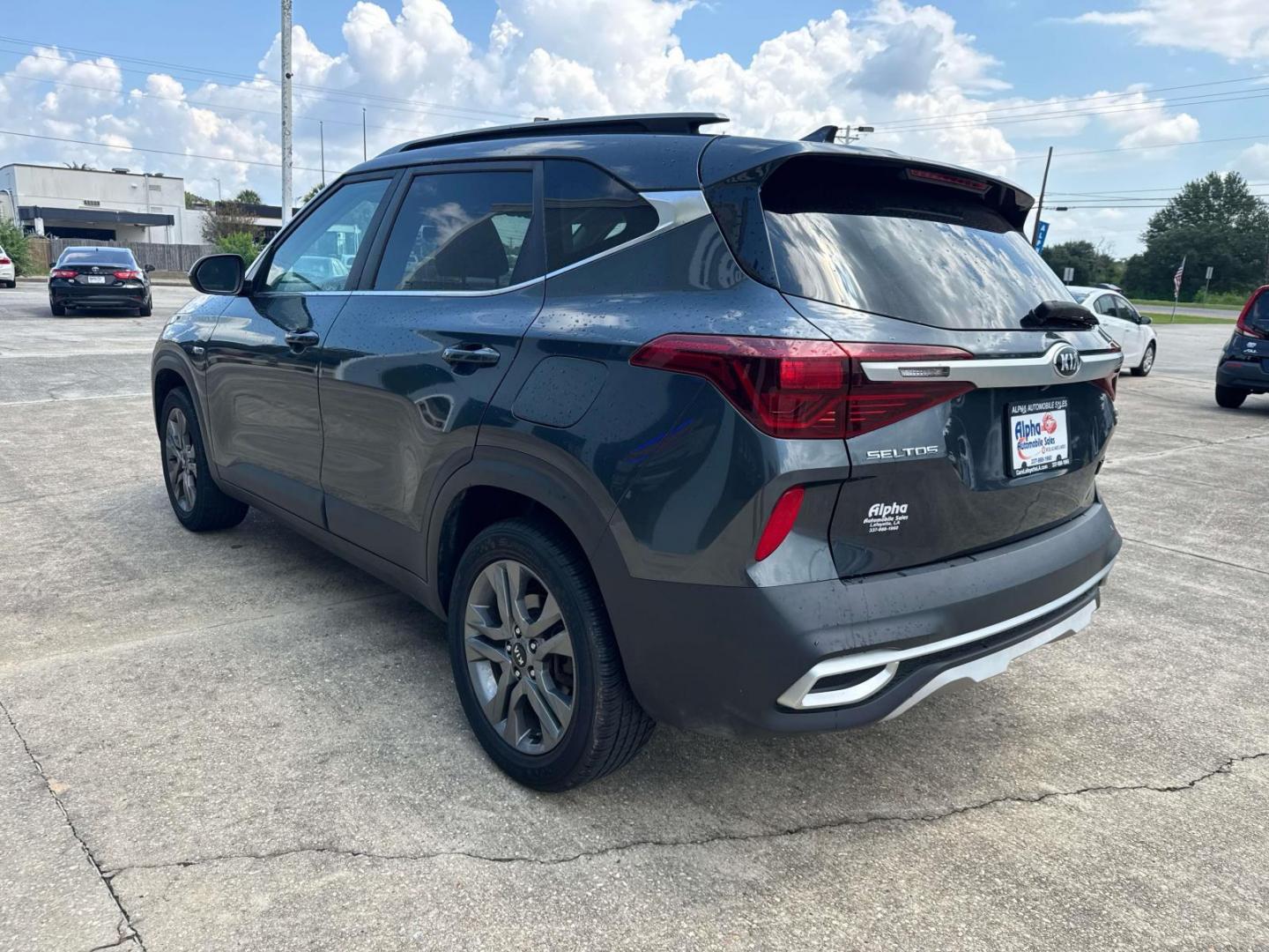 2021 Dark Ocean Blue/White Roof /Black Kia Seltos S IVT AWD (KNDEUCAA8M7) , Automatic transmission, located at 6904 Johnston St., Lafayette, LA, 70503, (337) 988-1960, 30.143589, -92.100601 - Photo#9
