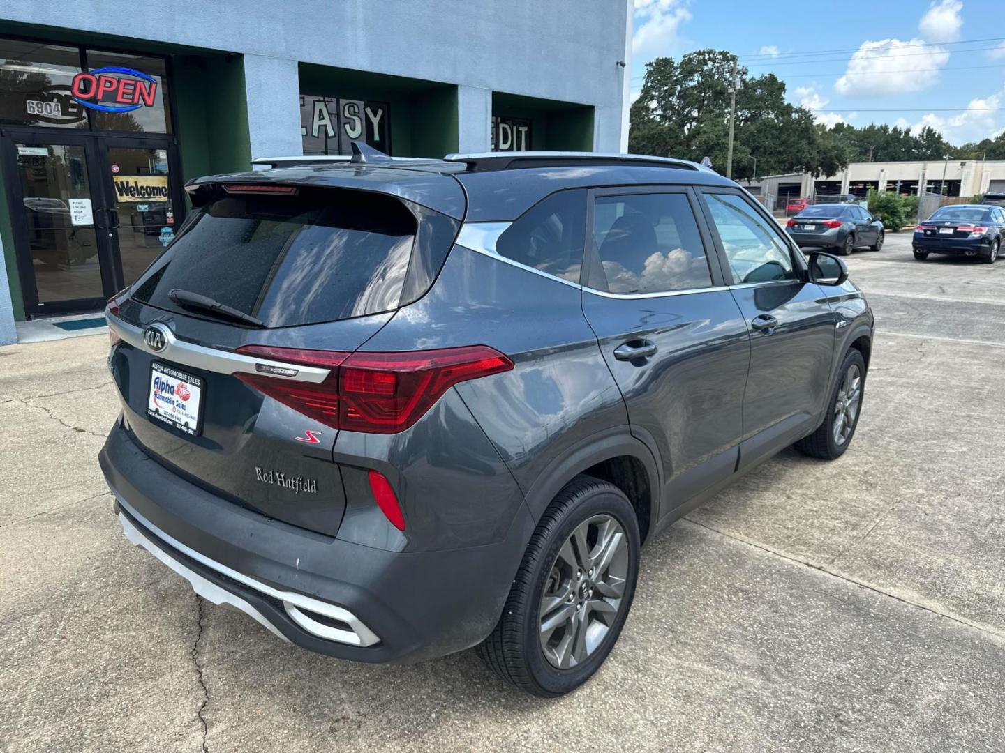 2021 Dark Ocean Blue/White Roof /Black Kia Seltos S IVT AWD (KNDEUCAA8M7) , Automatic transmission, located at 6904 Johnston St., Lafayette, LA, 70503, (337) 988-1960, 30.143589, -92.100601 - Photo#12