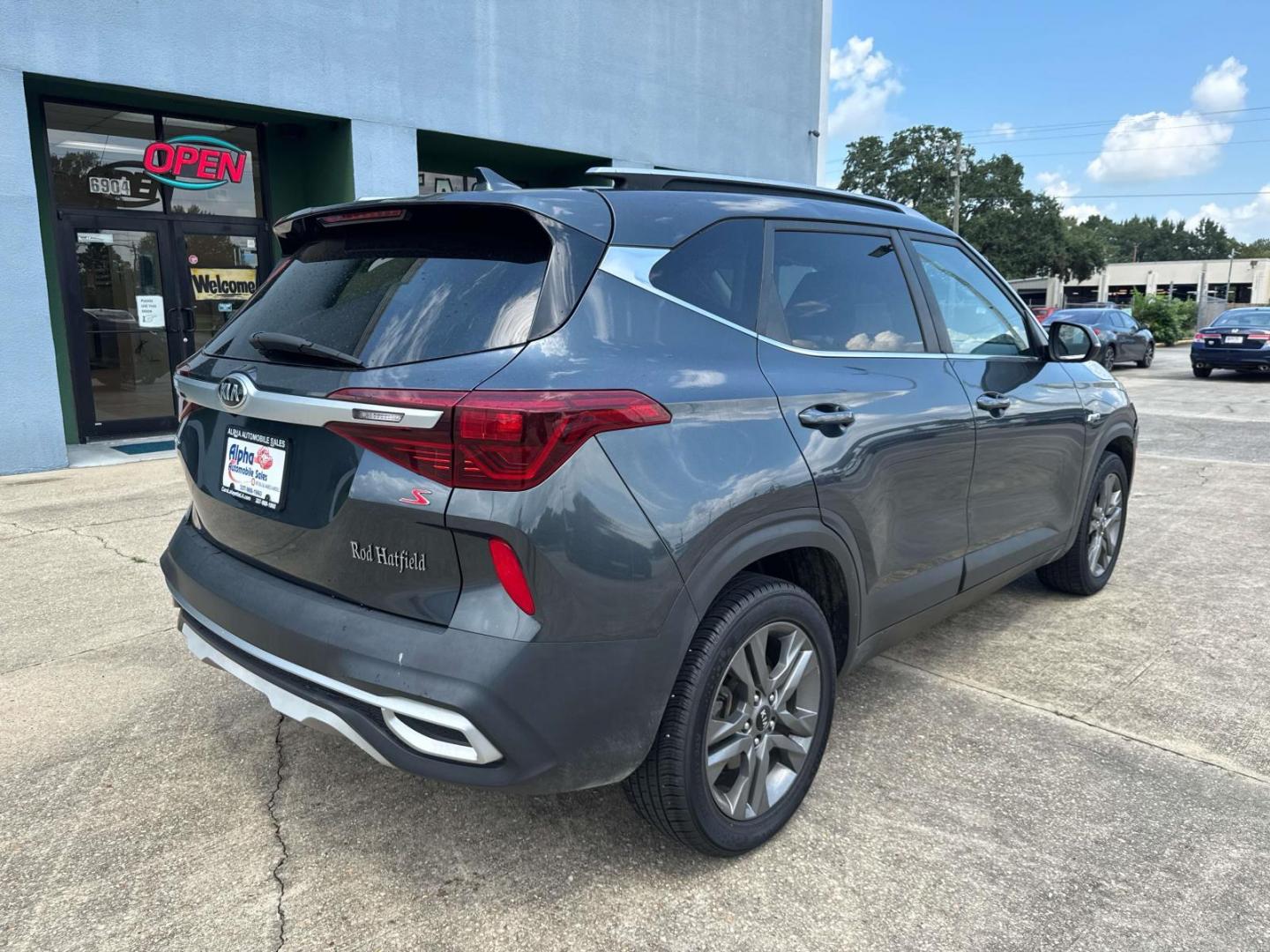 2021 Dark Ocean Blue/White Roof /Black Kia Seltos S IVT AWD (KNDEUCAA8M7) , Automatic transmission, located at 6904 Johnston St., Lafayette, LA, 70503, (337) 988-1960, 30.143589, -92.100601 - Photo#13