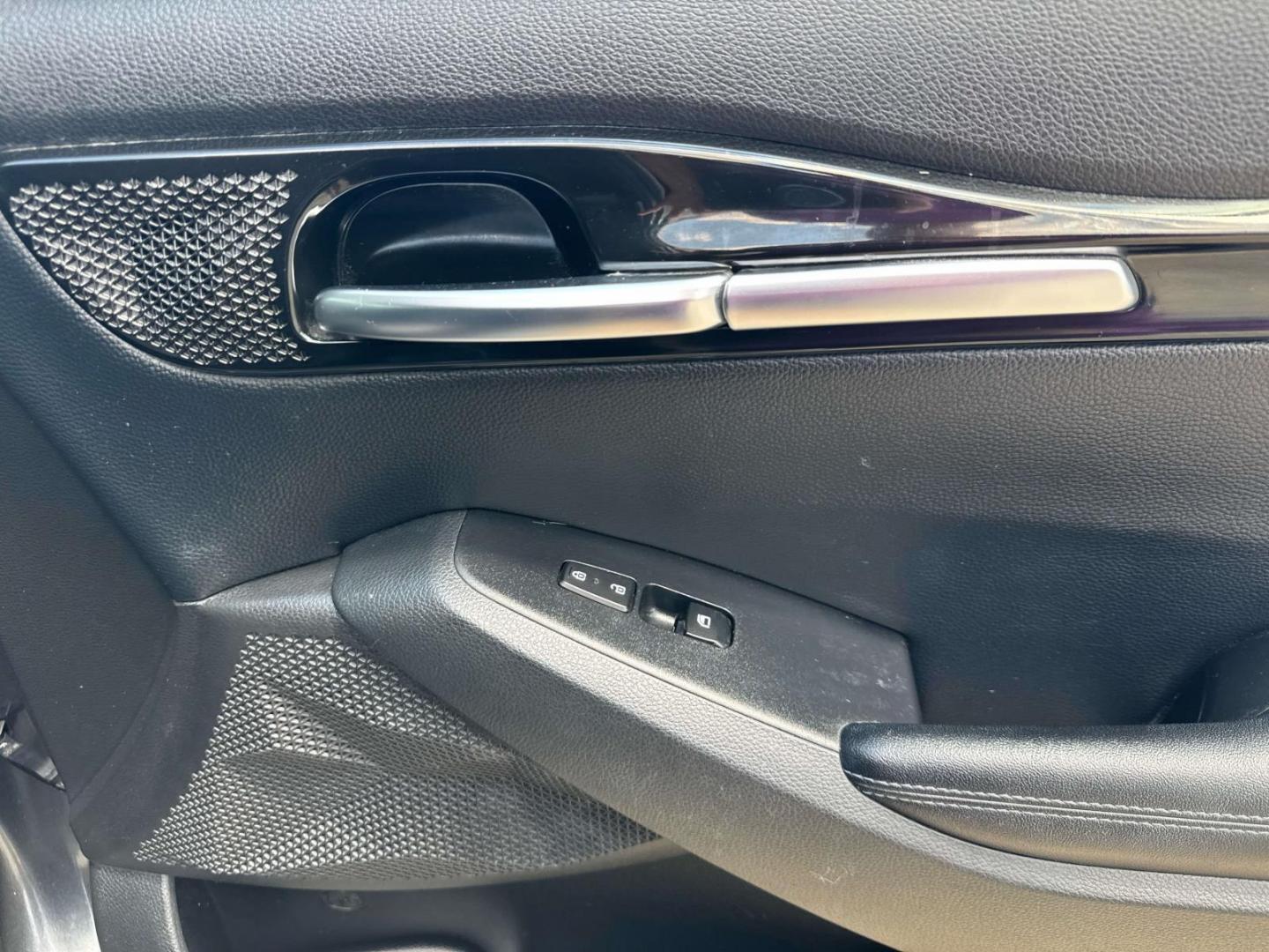 2021 Dark Ocean Blue/White Roof /Black Kia Seltos S IVT AWD (KNDEUCAA8M7) , Automatic transmission, located at 6904 Johnston St., Lafayette, LA, 70503, (337) 988-1960, 30.143589, -92.100601 - Photo#20