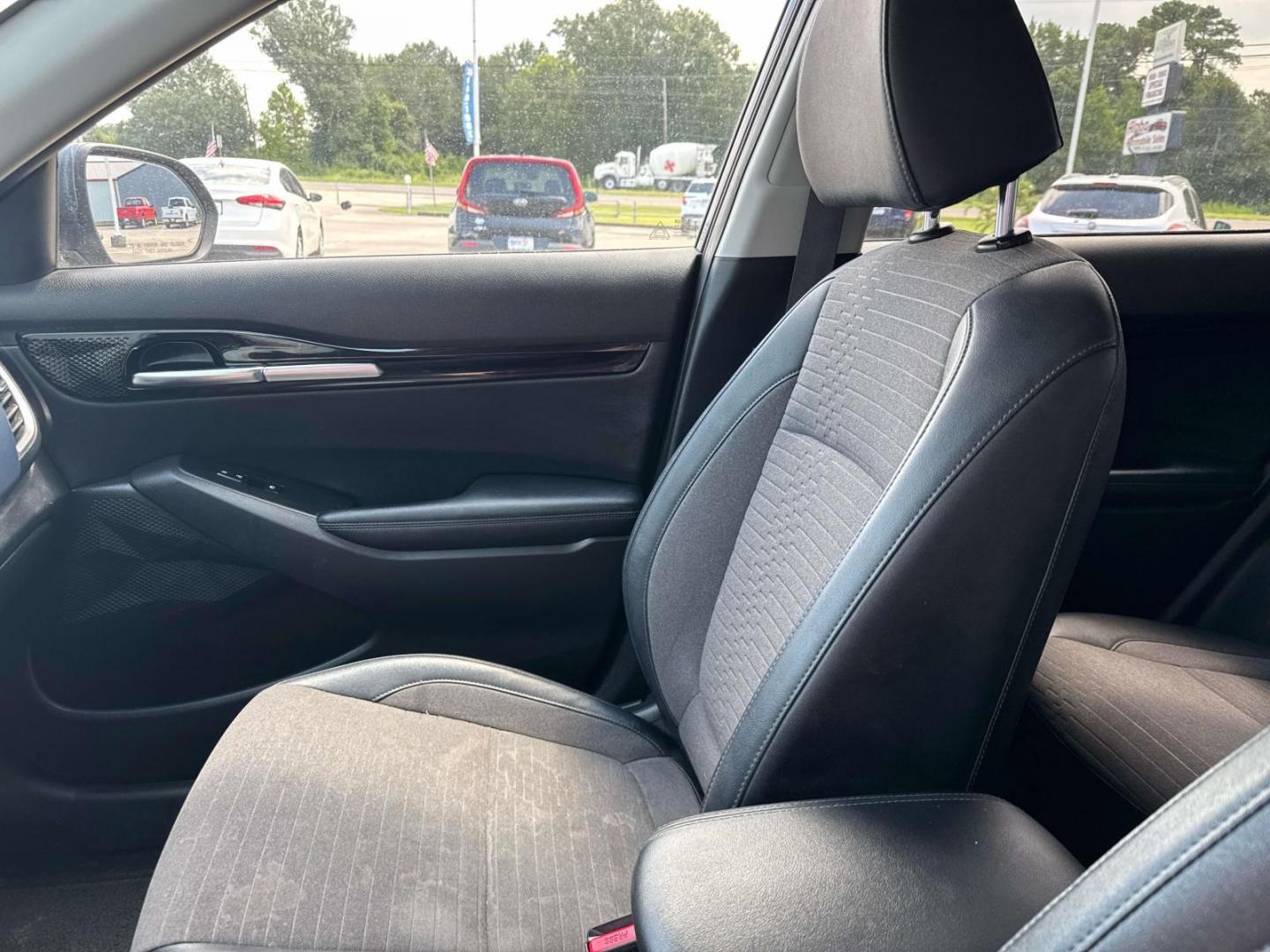 2021 Dark Ocean Blue/White Roof /Black Kia Seltos S IVT AWD (KNDEUCAA8M7) , Automatic transmission, located at 6904 Johnston St., Lafayette, LA, 70503, (337) 988-1960, 30.143589, -92.100601 - Photo#21