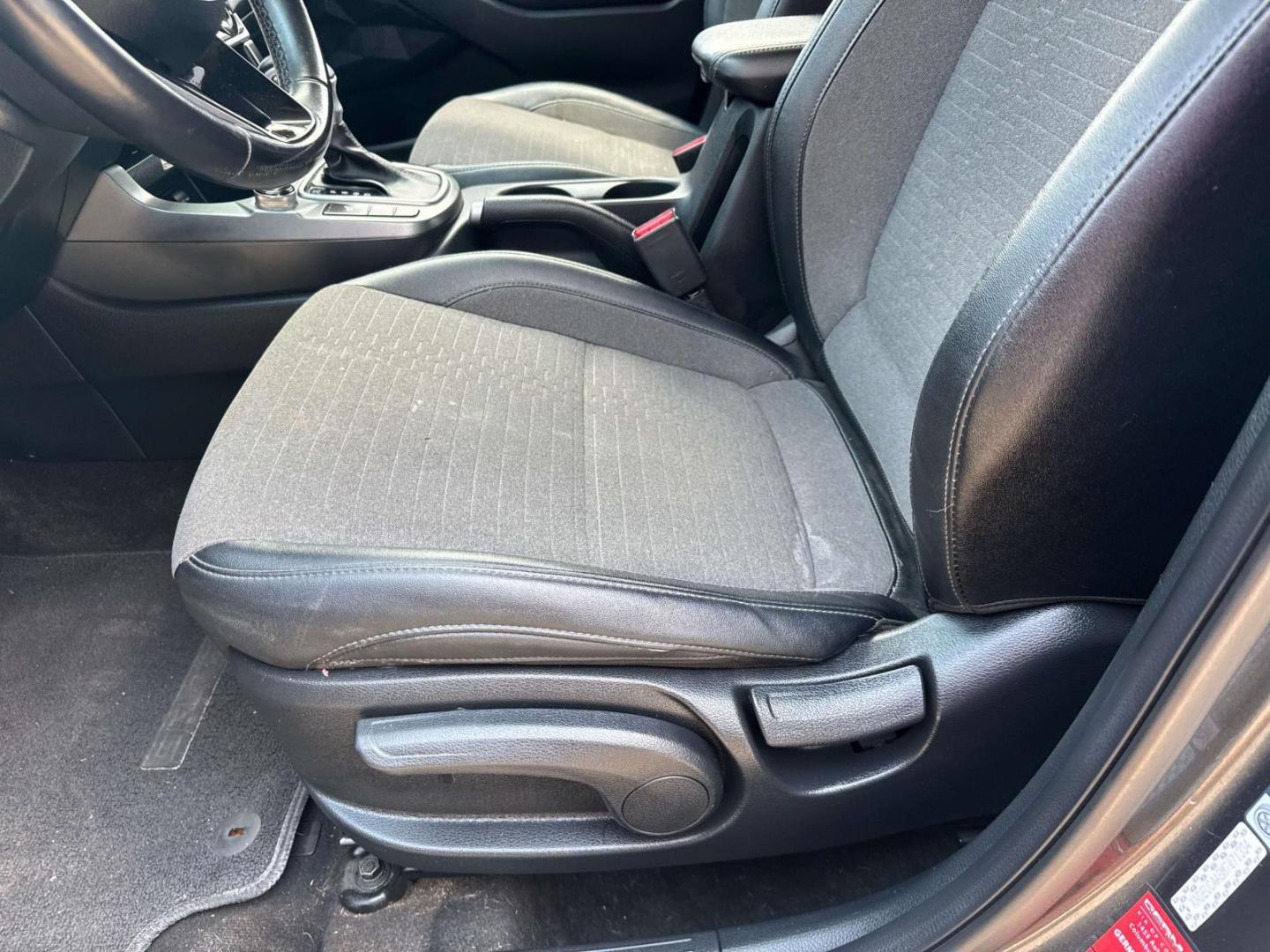 2021 Dark Ocean Blue/White Roof /Black Kia Seltos S IVT AWD (KNDEUCAA8M7) , Automatic transmission, located at 6904 Johnston St., Lafayette, LA, 70503, (337) 988-1960, 30.143589, -92.100601 - Photo#22