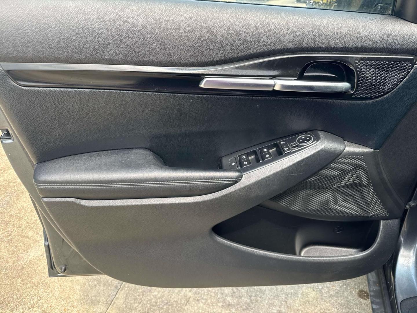 2021 Dark Ocean Blue/White Roof /Black Kia Seltos S IVT AWD (KNDEUCAA8M7) , Automatic transmission, located at 6904 Johnston St., Lafayette, LA, 70503, (337) 988-1960, 30.143589, -92.100601 - Photo#24