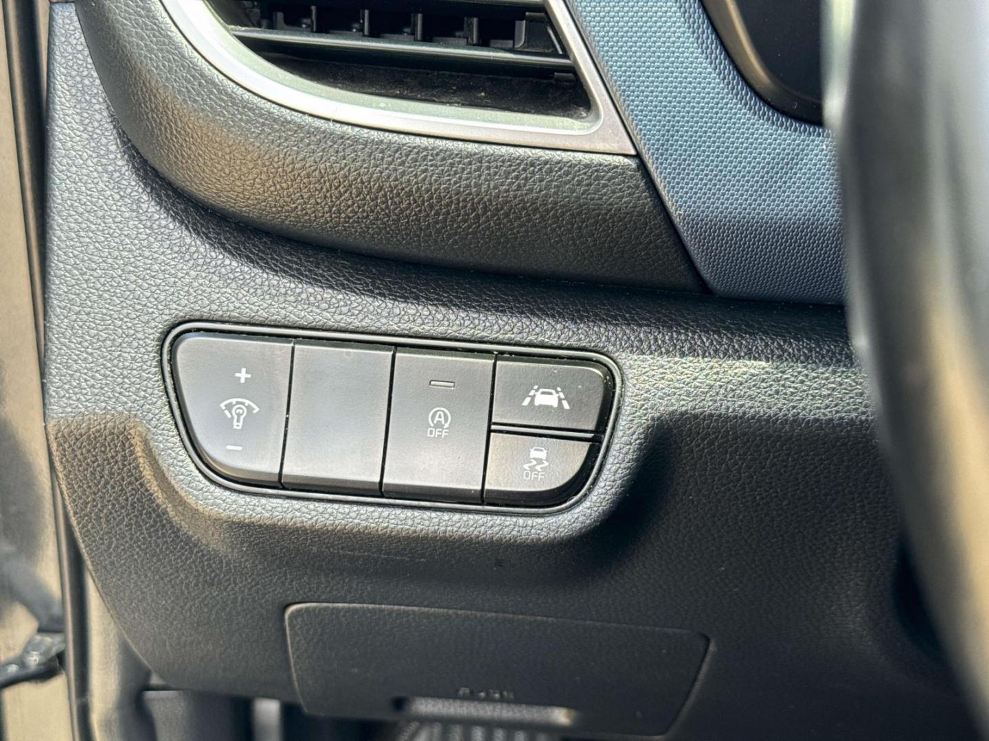 2021 Dark Ocean Blue/White Roof /Black Kia Seltos S IVT AWD (KNDEUCAA8M7) , Automatic transmission, located at 6904 Johnston St., Lafayette, LA, 70503, (337) 988-1960, 30.143589, -92.100601 - Photo#26