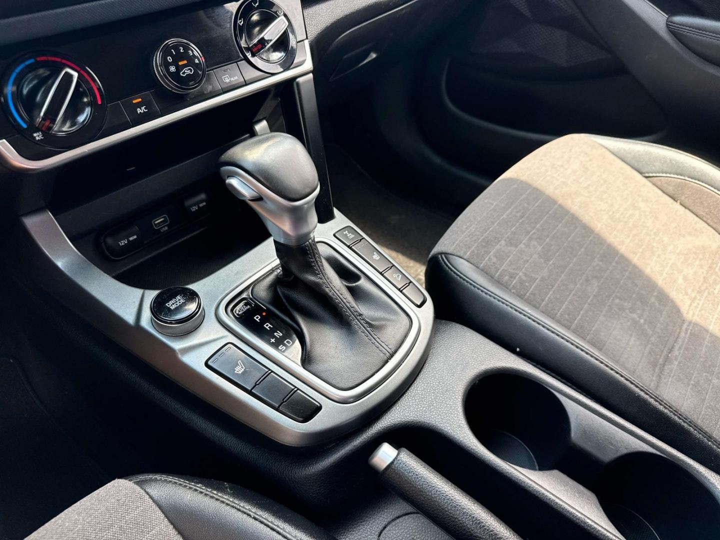2021 Dark Ocean Blue/White Roof /Black Kia Seltos S IVT AWD (KNDEUCAA8M7) , Automatic transmission, located at 6904 Johnston St., Lafayette, LA, 70503, (337) 988-1960, 30.143589, -92.100601 - Photo#32