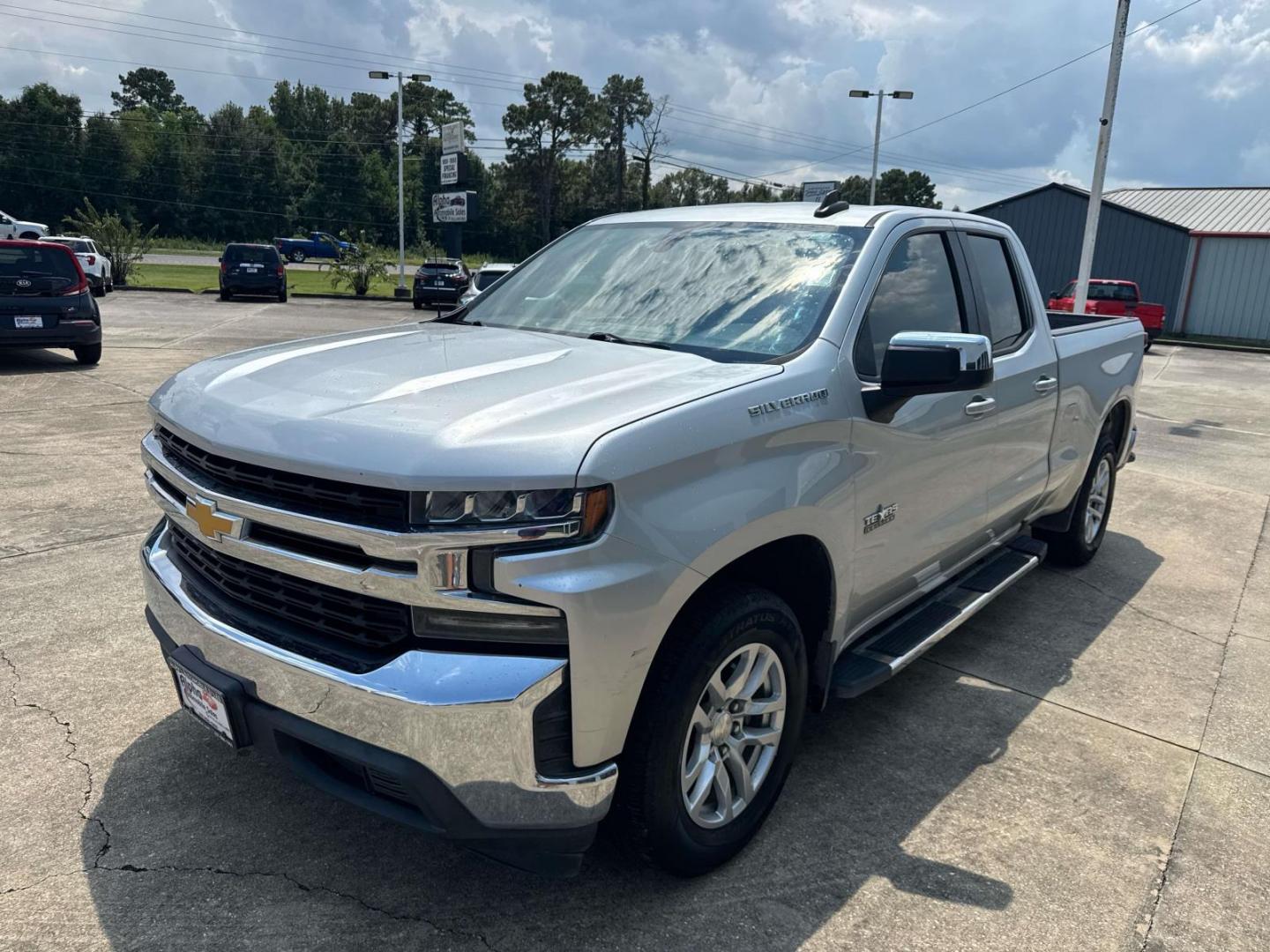 2019 Silver Ice Metallic /Jet Black Chevrolet Silverado 1500 2WD Double Cab 147 LT (1GCRWCED6KZ) , Automatic transmission, located at 6904 Johnston St., Lafayette, LA, 70503, (337) 988-1960, 30.143589, -92.100601 - Photo#5