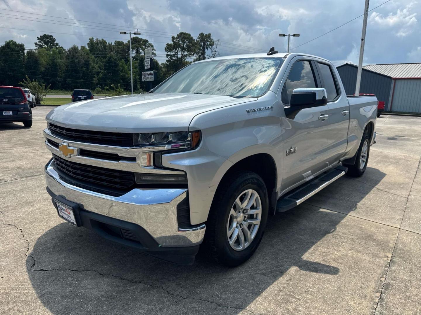 2019 Silver Ice Metallic /Jet Black Chevrolet Silverado 1500 2WD Double Cab 147 LT (1GCRWCED6KZ) , Automatic transmission, located at 6904 Johnston St., Lafayette, LA, 70503, (337) 988-1960, 30.143589, -92.100601 - Photo#6